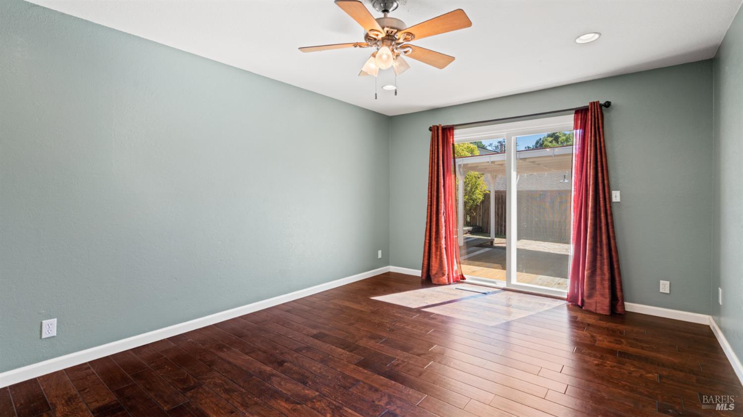 Detail Gallery Image 13 of 24 For 114 Newcastle Dr, Vallejo,  CA 94591 - 4 Beds | 2 Baths