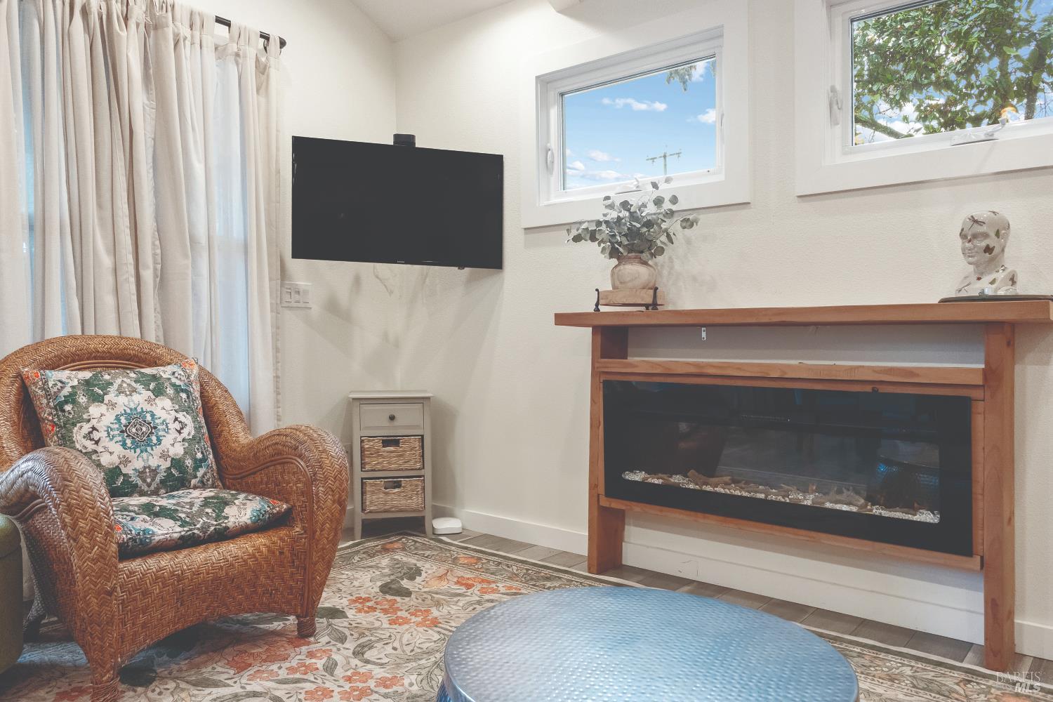 Detail Gallery Image 13 of 20 For 821 Prince Ave, Healdsburg,  CA 95448 - 3 Beds | 3/1 Baths