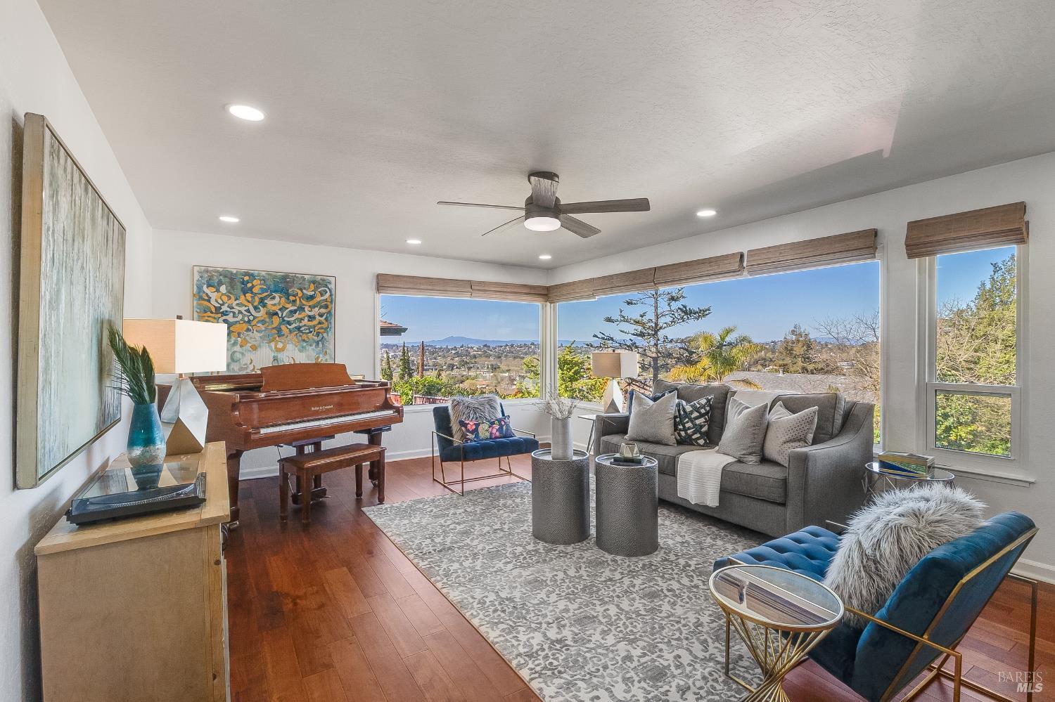 Detail Gallery Image 13 of 61 For 453 Clark Dr, Vallejo,  CA 94591 - 3 Beds | 2/1 Baths