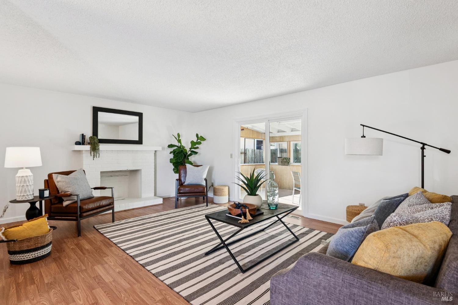 Detail Gallery Image 5 of 26 For 7799 Blair Ave, Rohnert Park,  CA 94928 - 3 Beds | 2 Baths