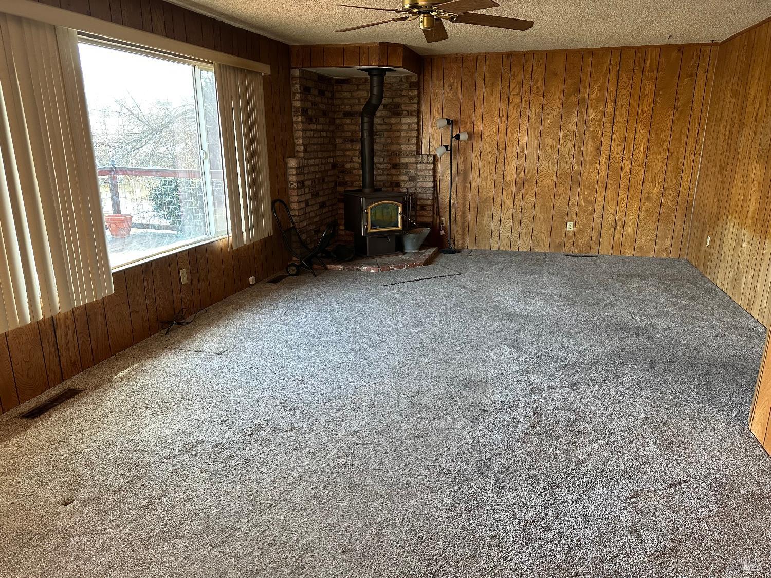 Detail Gallery Image 3 of 18 For 567 Pebble Way St, Clearlake Oaks,  CA 95423 - 3 Beds | 2 Baths