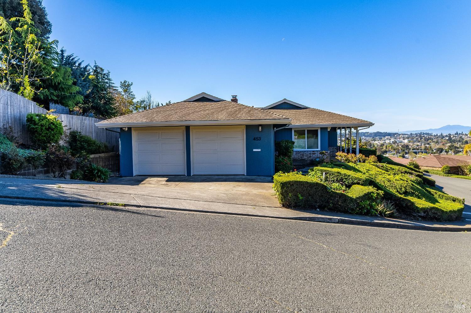 Detail Gallery Image 4 of 61 For 453 Clark Dr, Vallejo,  CA 94591 - 3 Beds | 2/1 Baths