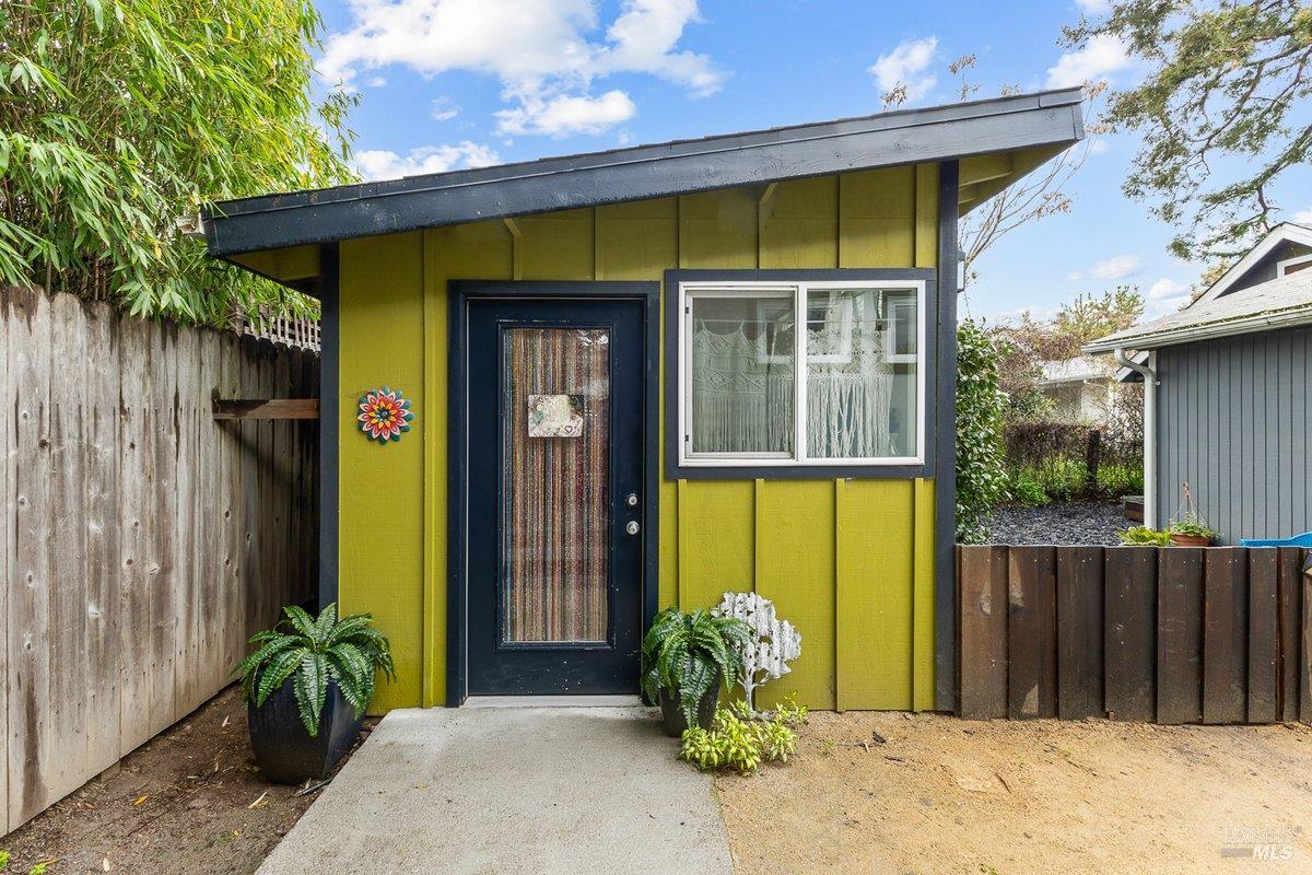 Detail Gallery Image 19 of 20 For 821 Prince Ave, Healdsburg,  CA 95448 - 3 Beds | 3/1 Baths