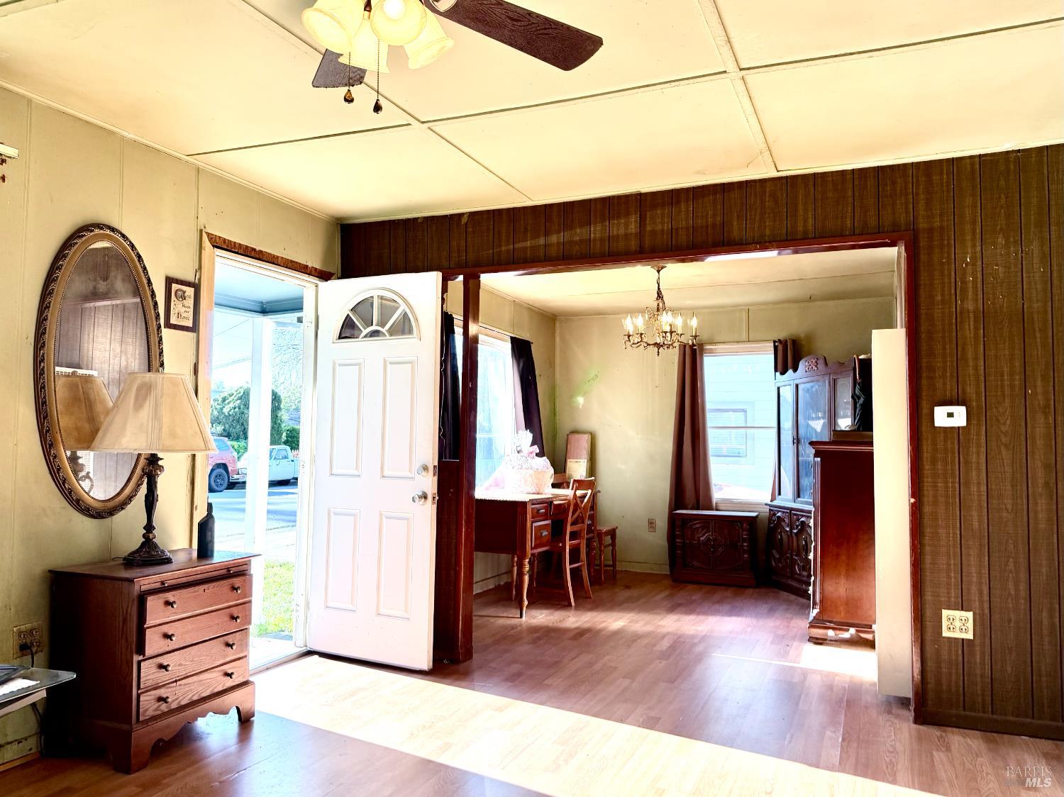 Detail Gallery Image 4 of 8 For 1045 Fourth St, Novato,  CA 94945 - 2 Beds | 1 Baths