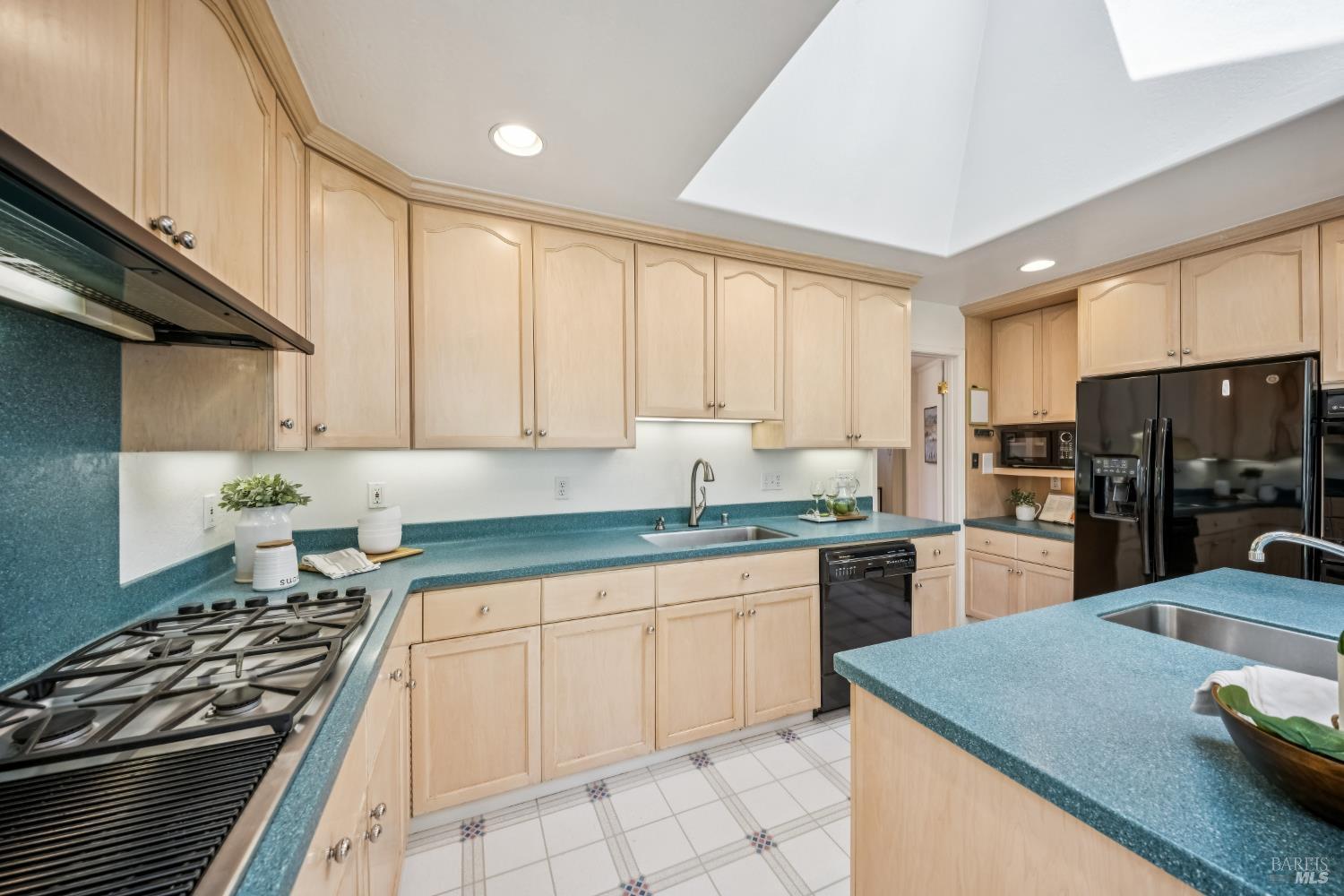 Detail Gallery Image 24 of 53 For 320 Alameda De La Loma Unkn, Novato,  CA 94949 - 3 Beds | 2 Baths