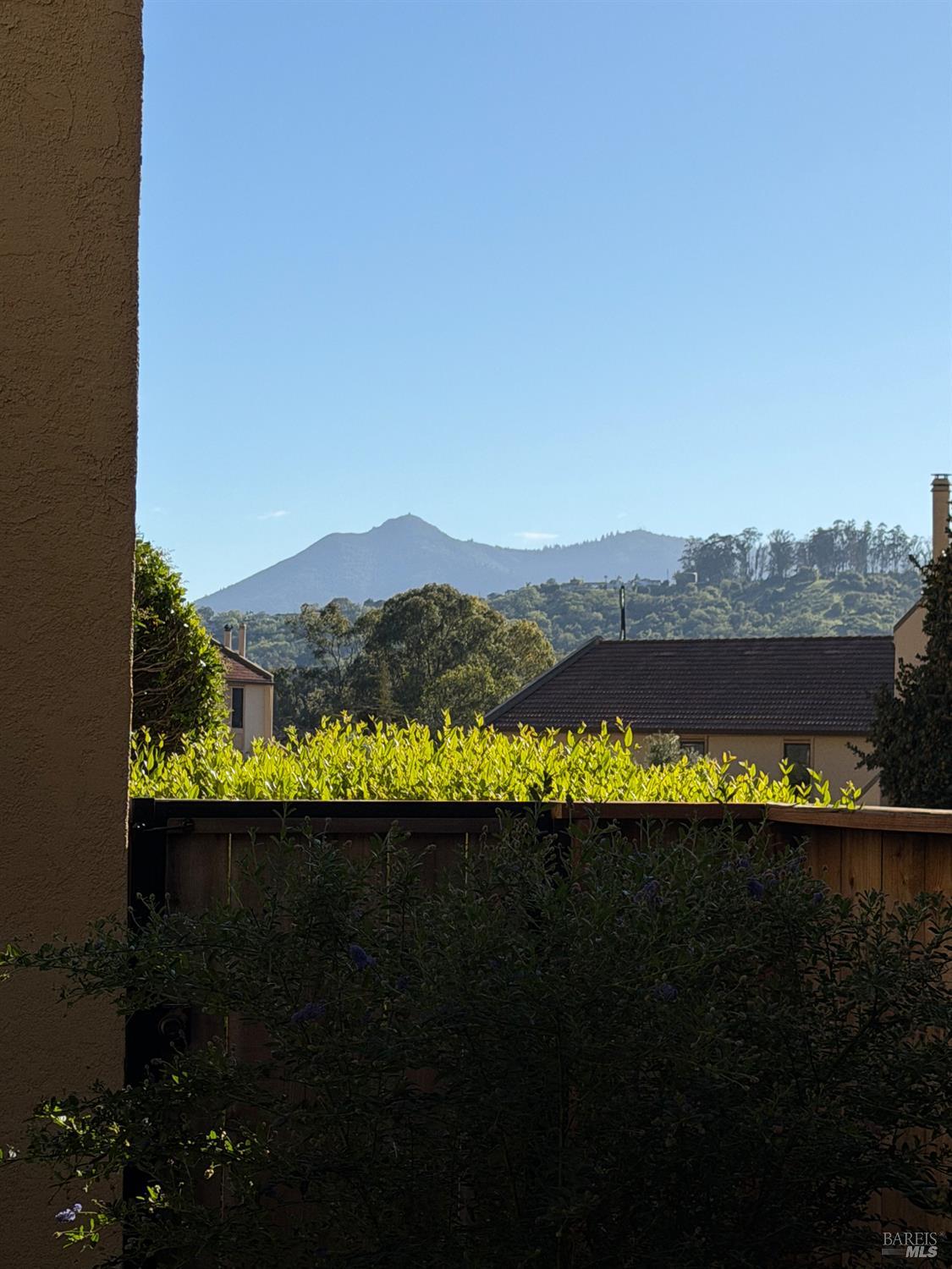 Detail Gallery Image 3 of 34 For 100 Marin Center Dr #31,  San Rafael,  CA 94903 - 2 Beds | 2 Baths