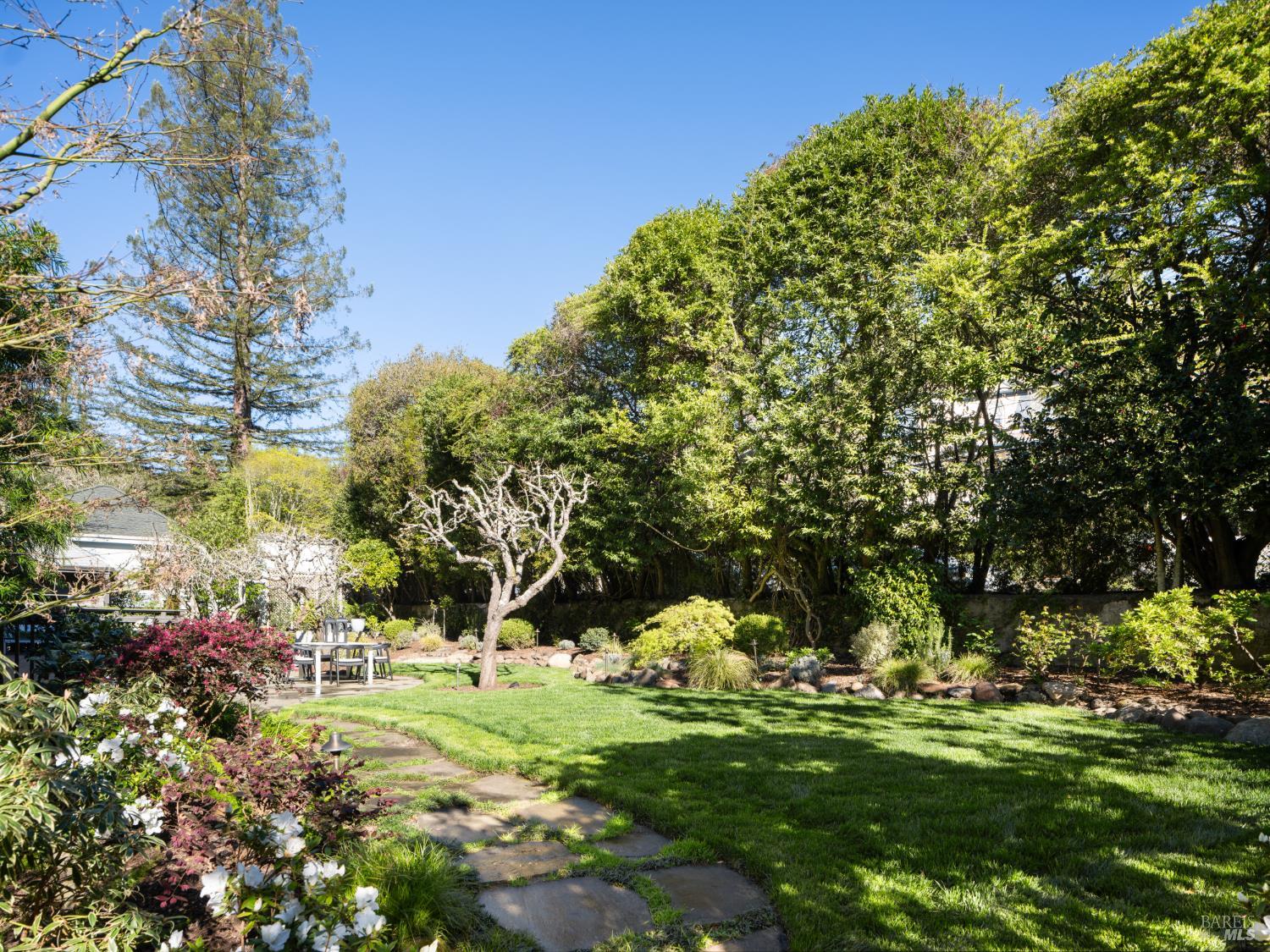 Detail Gallery Image 29 of 41 For 8 Laurel St, Mill Valley,  CA 94941 - 6 Beds | 4/1 Baths