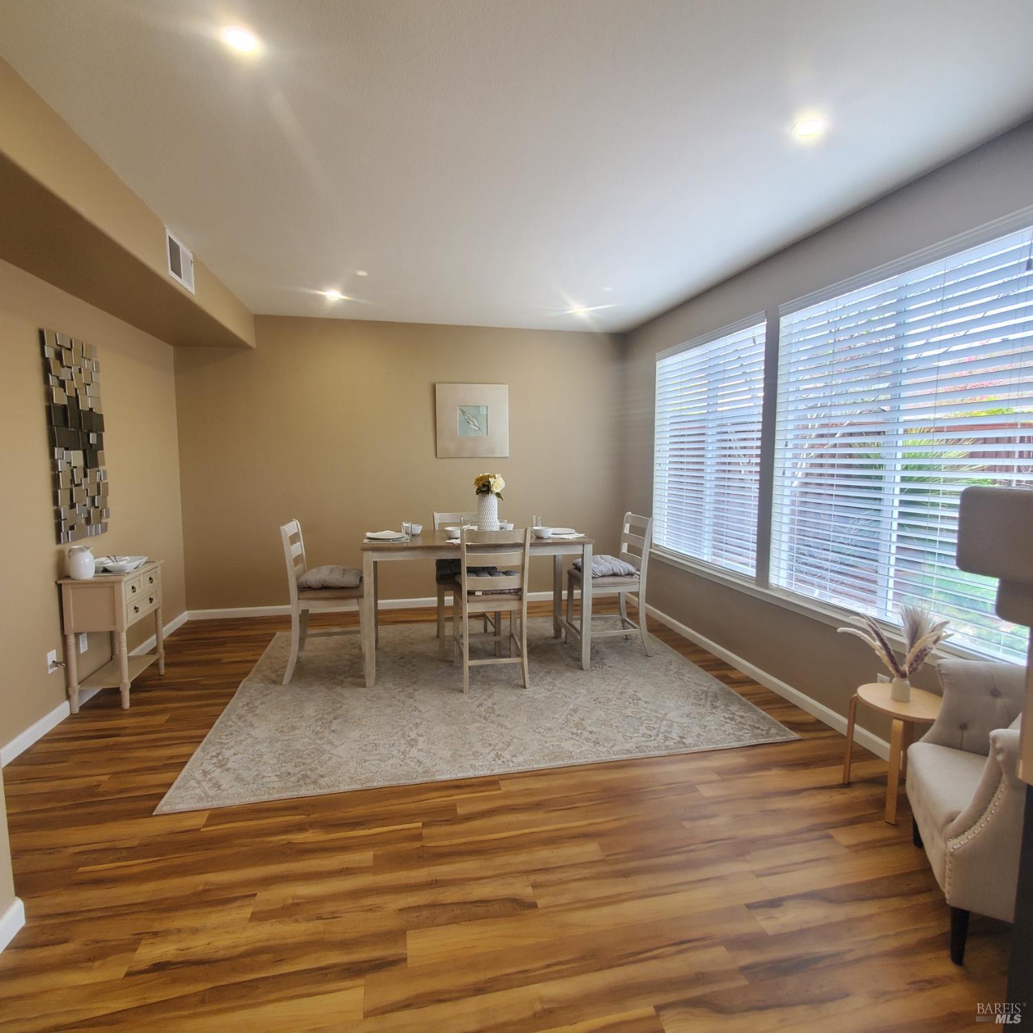 Detail Gallery Image 8 of 39 For 3389 Mojave Ave, Santa Rosa,  CA 95407 - 3 Beds | 2/1 Baths