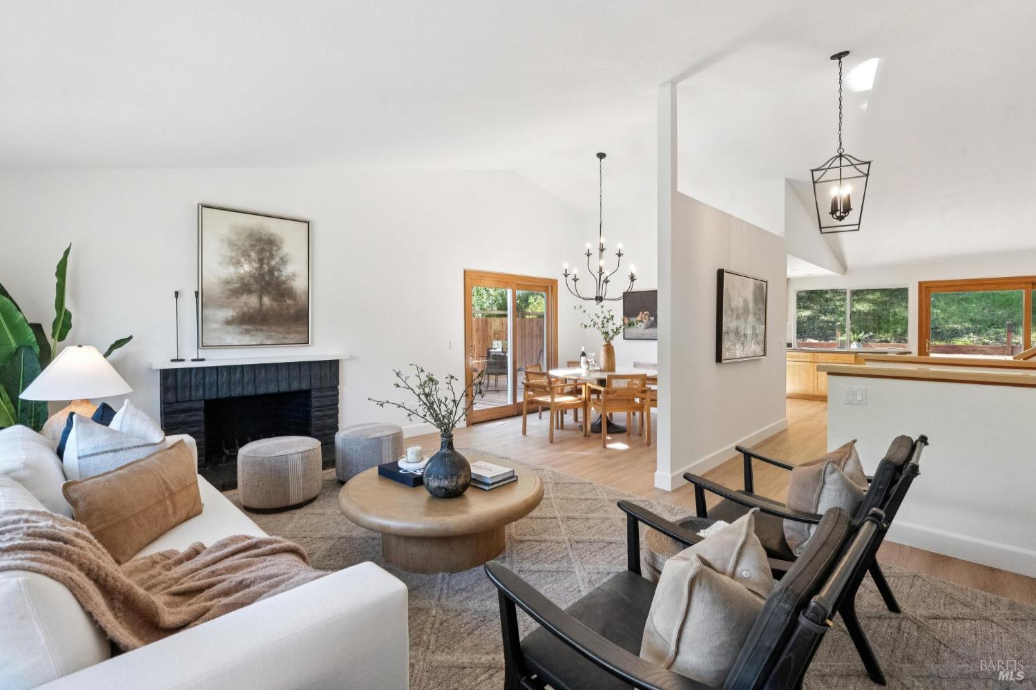 Detail Gallery Image 6 of 48 For 34 Plata Ct, Novato,  CA 94947 - 4 Beds | 2 Baths