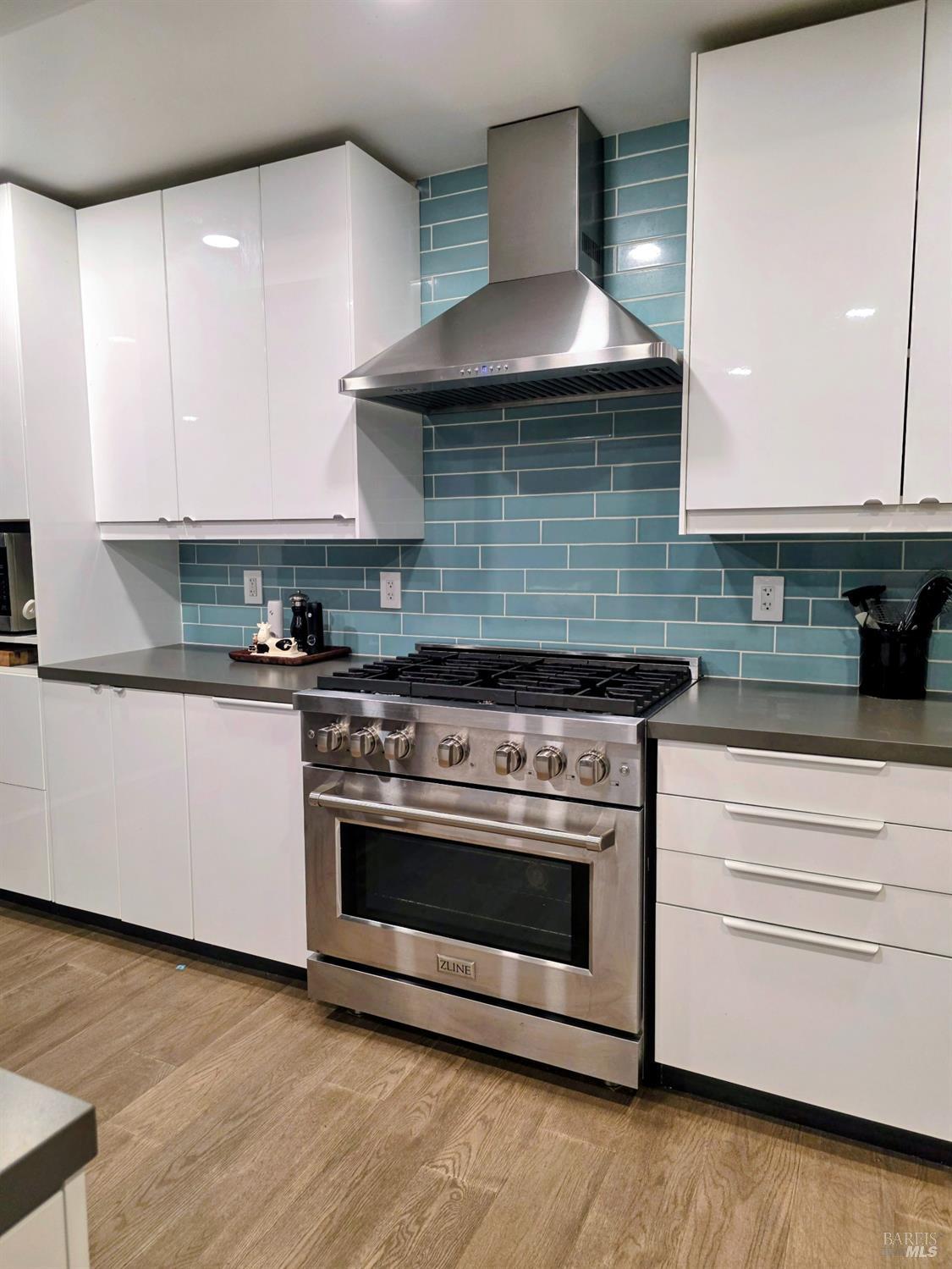 Detail Gallery Image 3 of 33 For 2100 Center Rd, Novato,  CA 94947 - 4 Beds | 3 Baths