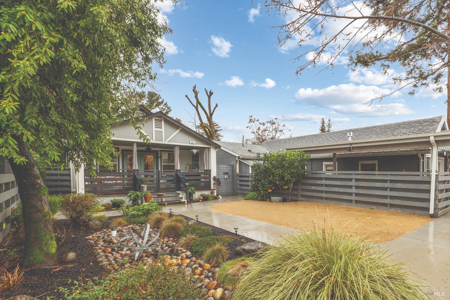 Detail Gallery Image 5 of 20 For 821 Prince Ave, Healdsburg,  CA 95448 - 3 Beds | 3/1 Baths