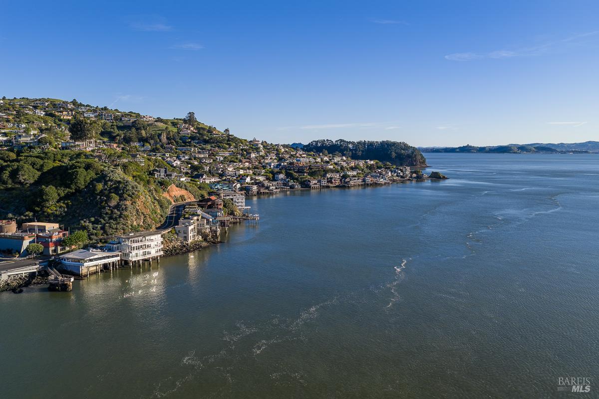 Detail Gallery Image 32 of 56 For 2002 Paradise Dr, Tiburon,  CA 94920 - – Beds | – Baths