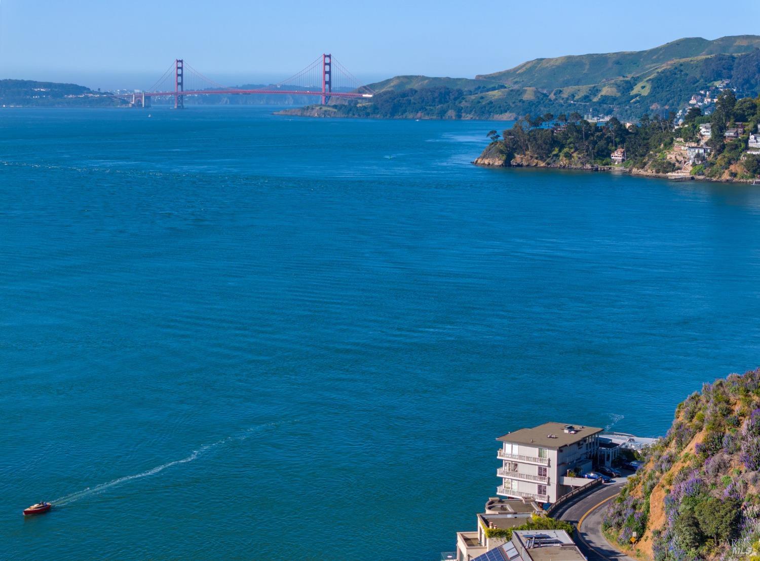 Detail Gallery Image 4 of 56 For 2002 Paradise Dr, Tiburon,  CA 94920 - – Beds | – Baths