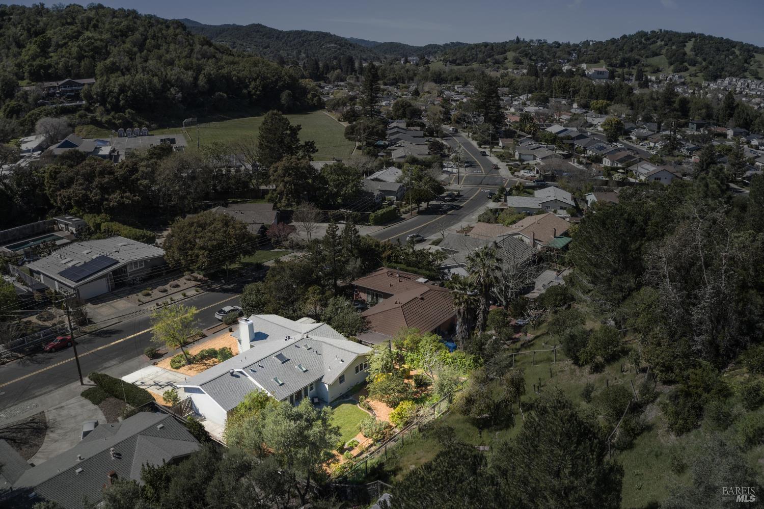 Detail Gallery Image 4 of 53 For 320 Alameda De La Loma Unkn, Novato,  CA 94949 - 3 Beds | 2 Baths