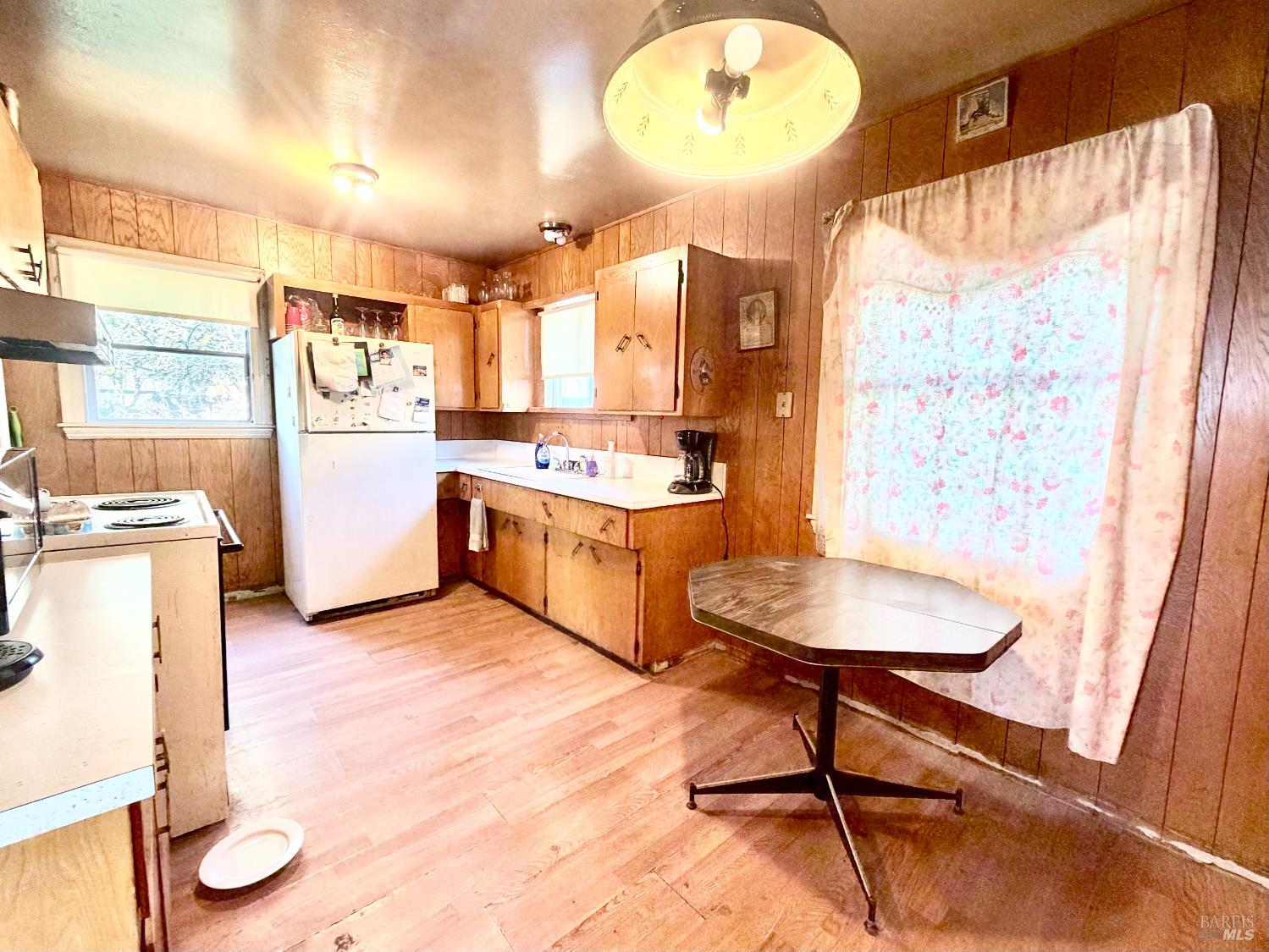 Detail Gallery Image 5 of 8 For 1045 Fourth St, Novato,  CA 94945 - 2 Beds | 1 Baths