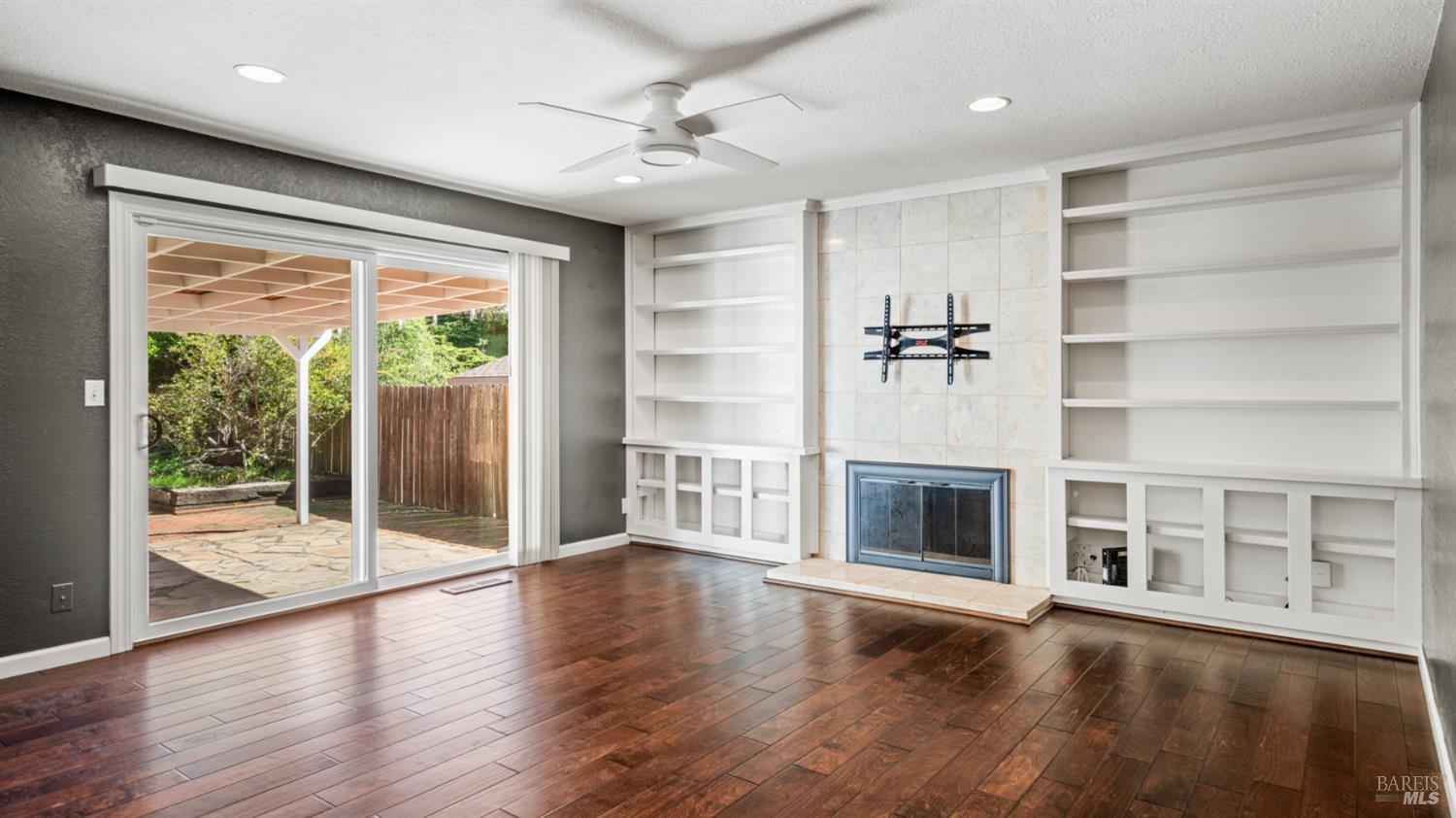 Detail Gallery Image 7 of 24 For 114 Newcastle Dr, Vallejo,  CA 94591 - 4 Beds | 2 Baths