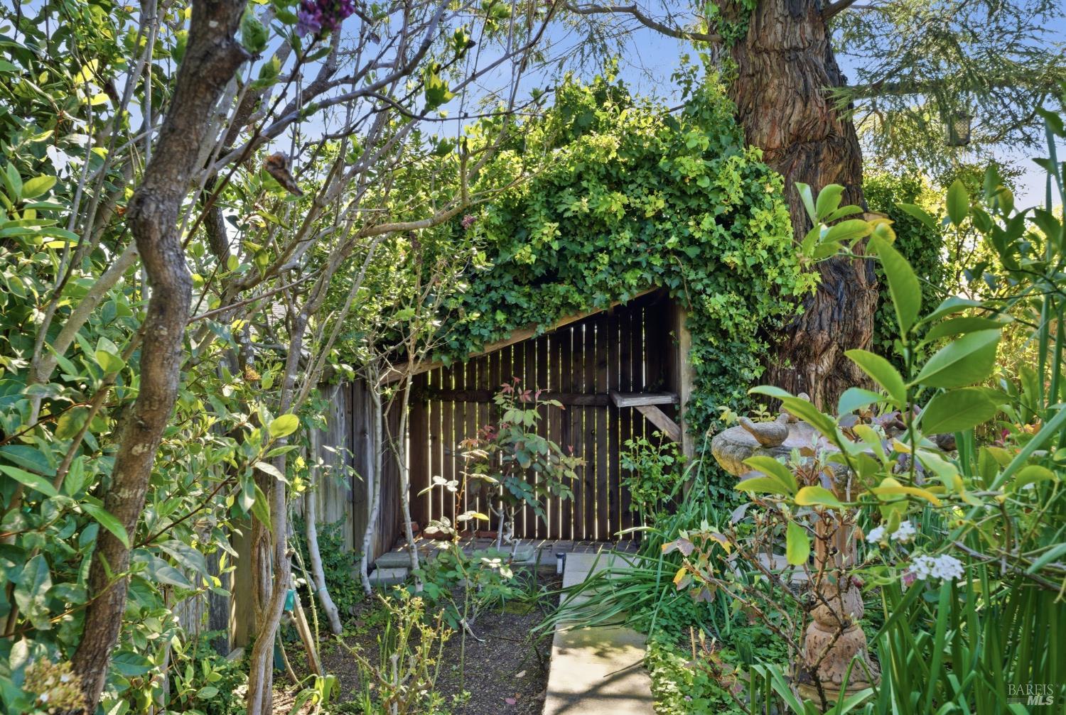 Detail Gallery Image 33 of 45 For 533 Carnation Ct, Sonoma,  CA 95476 - 2 Beds | 2 Baths