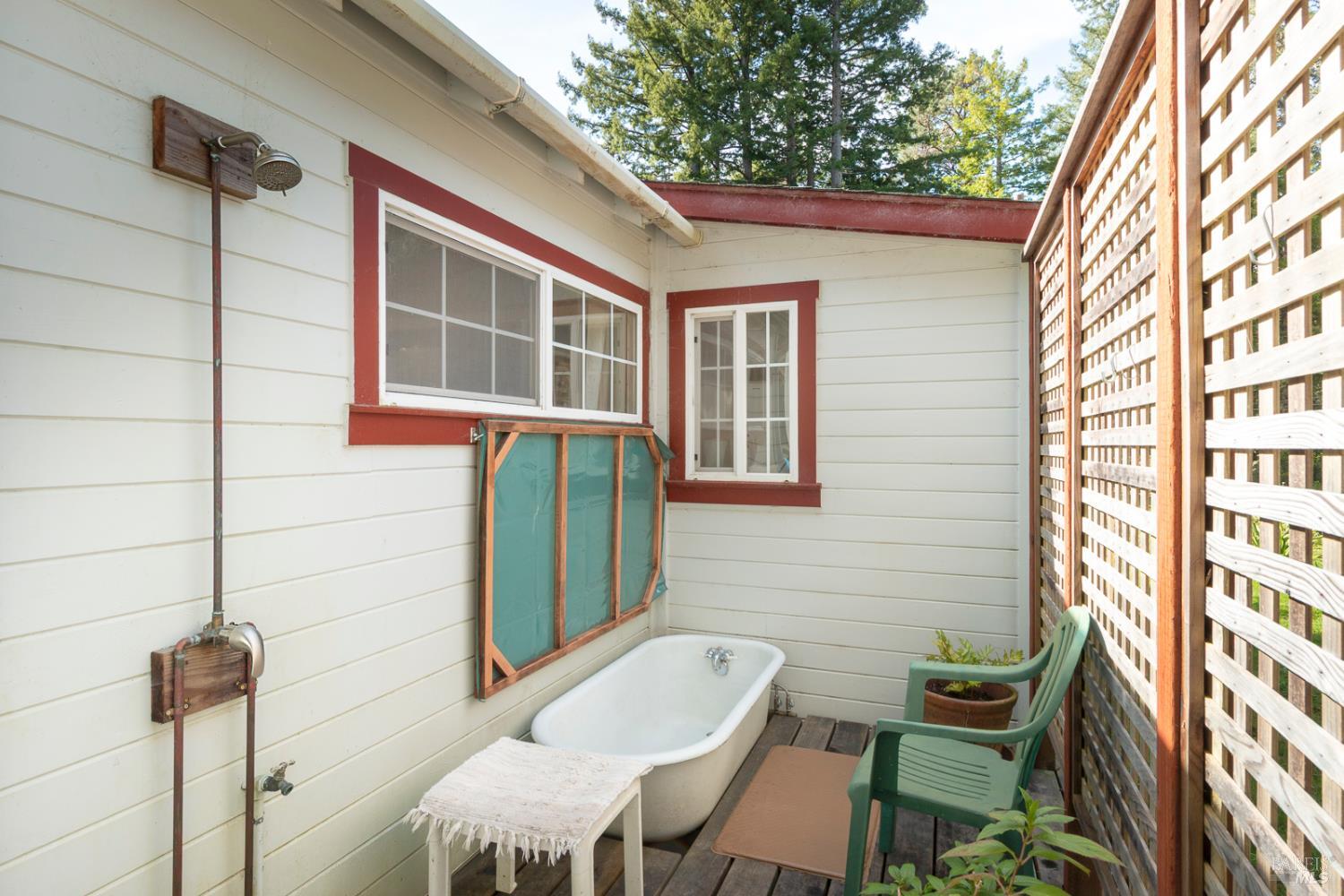 Detail Gallery Image 4 of 55 For 10901 Gurley Ln, Mendocino,  CA 95460 - 2 Beds | 1/1 Baths