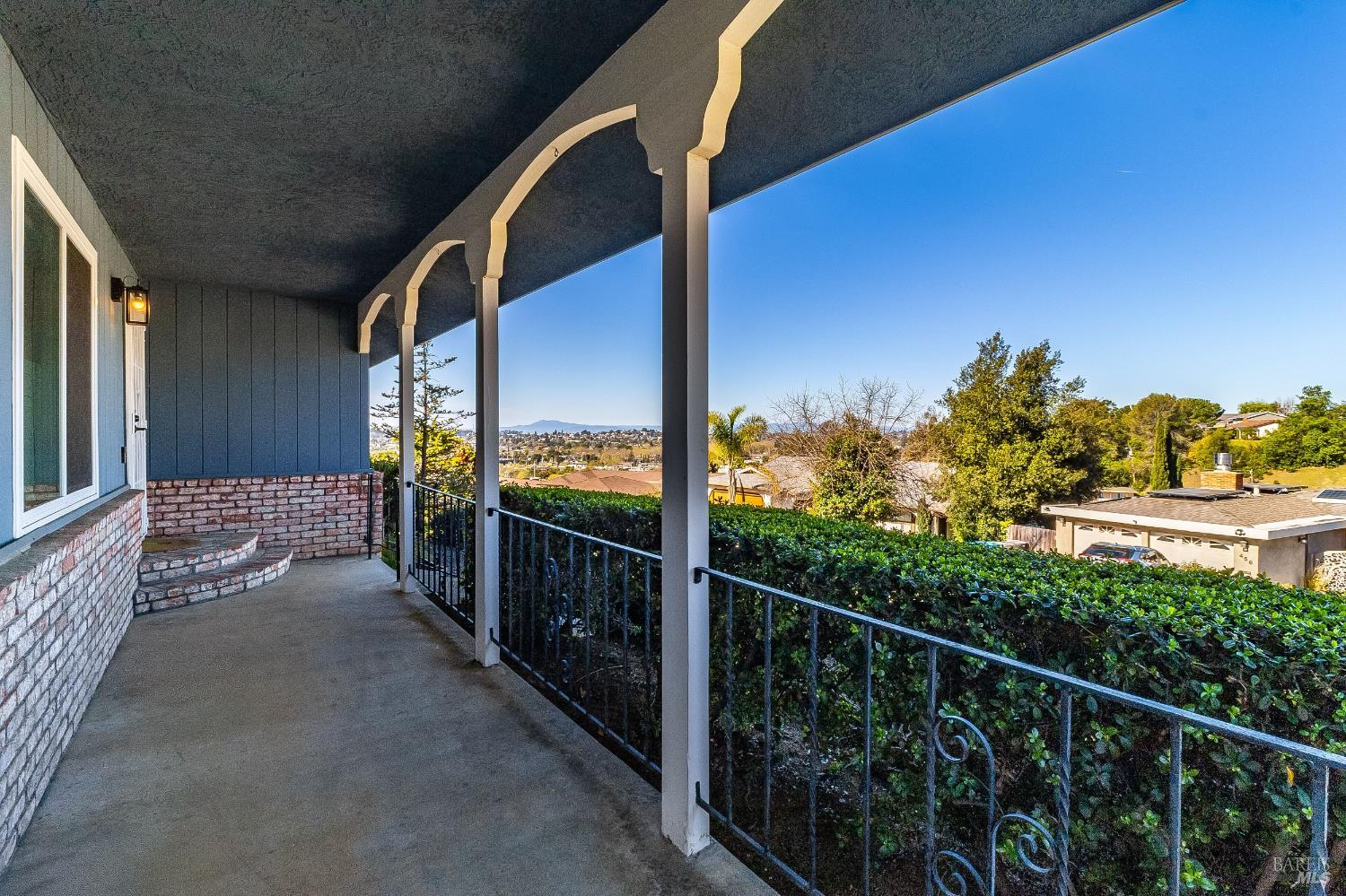 Detail Gallery Image 6 of 61 For 453 Clark Dr, Vallejo,  CA 94591 - 3 Beds | 2/1 Baths