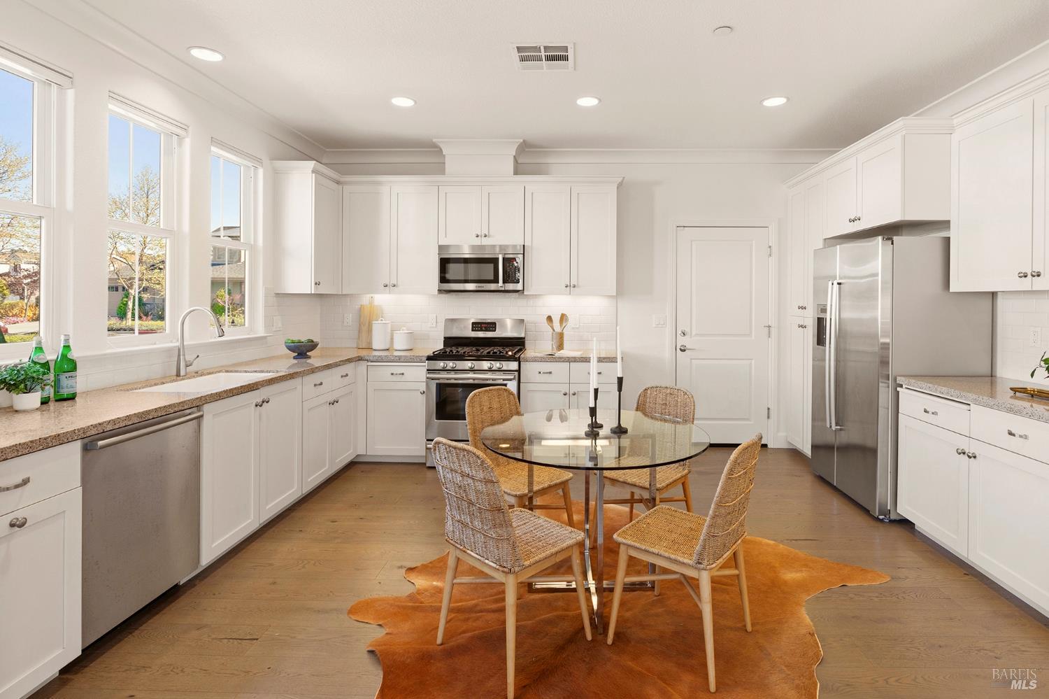 Detail Gallery Image 7 of 15 For 15 Camellia Cir, Larkspur,  CA 94939 - 1 Beds | 1 Baths