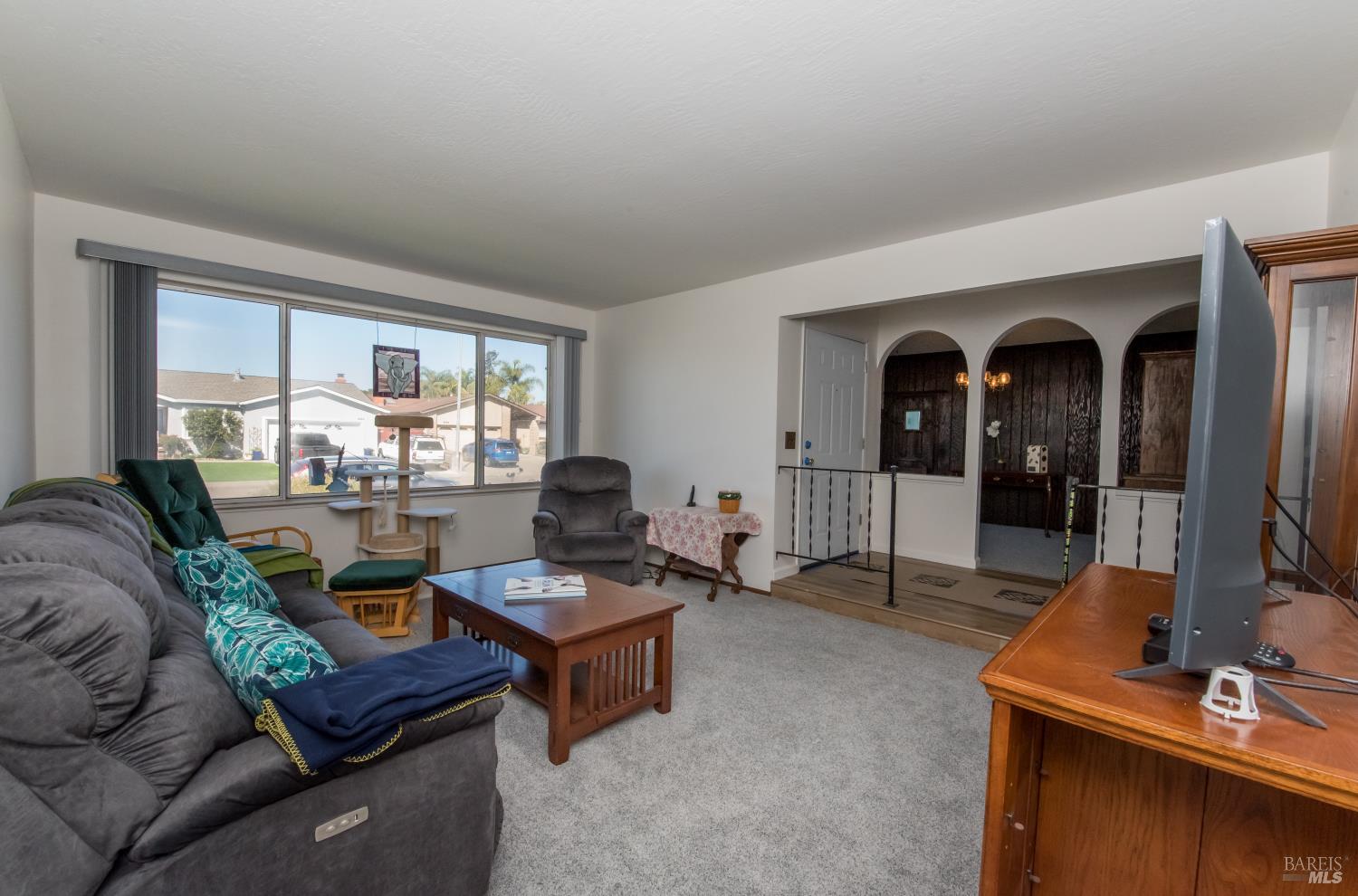 Detail Gallery Image 4 of 32 For 1642 Lauren Dr, Petaluma,  CA 94954 - 4 Beds | 2 Baths