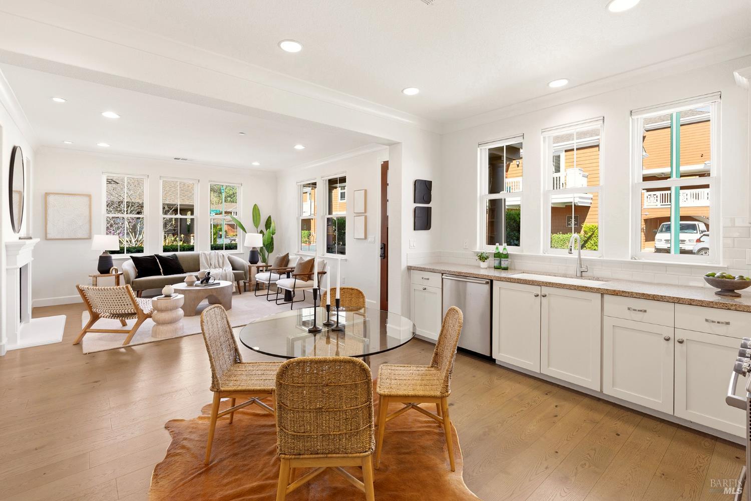 Detail Gallery Image 8 of 15 For 15 Camellia Cir, Larkspur,  CA 94939 - 1 Beds | 1 Baths