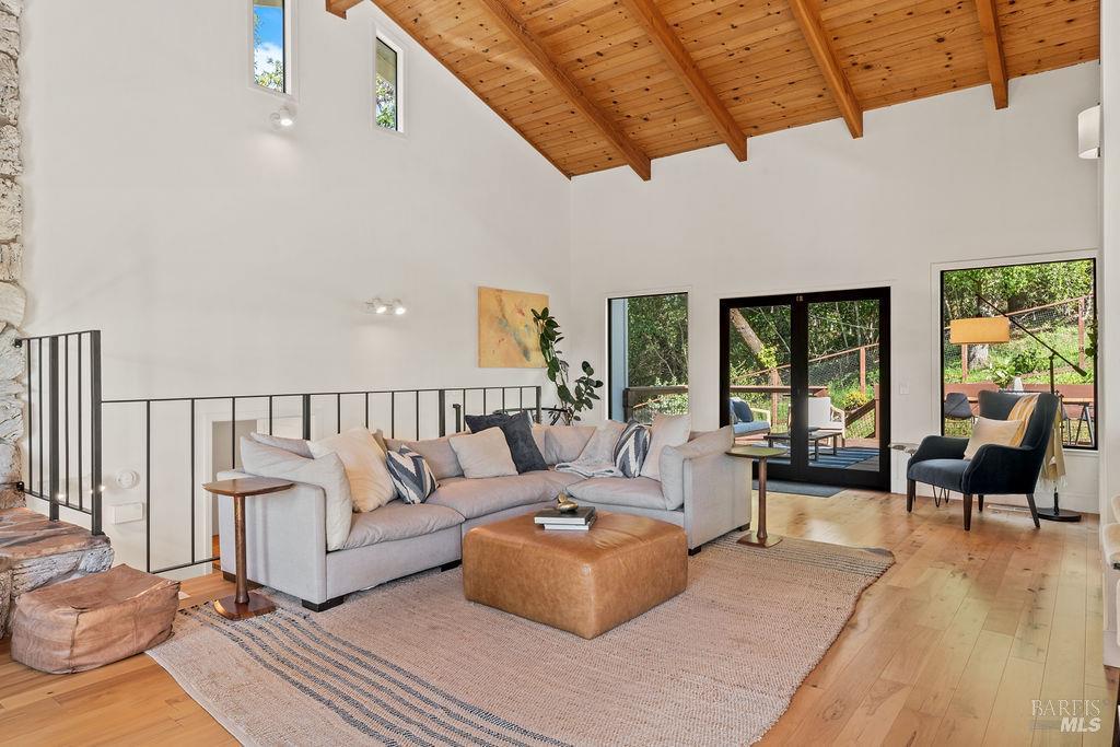 Detail Gallery Image 16 of 58 For 913 Valley View Dr, Healdsburg,  CA 95448 - 3 Beds | 3 Baths