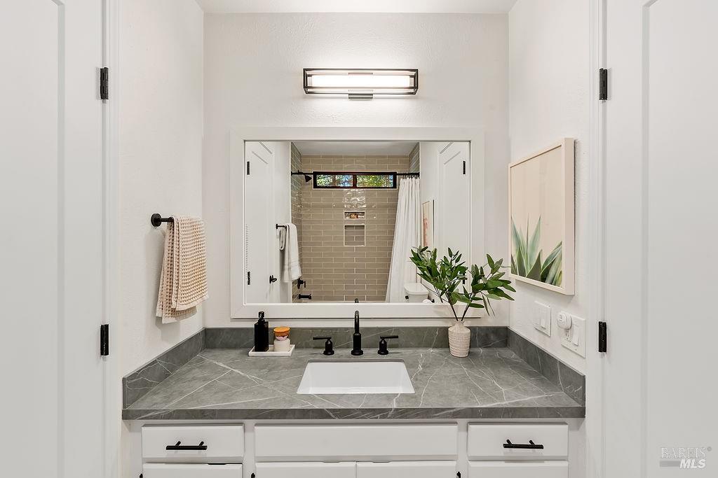 Detail Gallery Image 47 of 58 For 913 Valley View Dr, Healdsburg,  CA 95448 - 3 Beds | 3 Baths