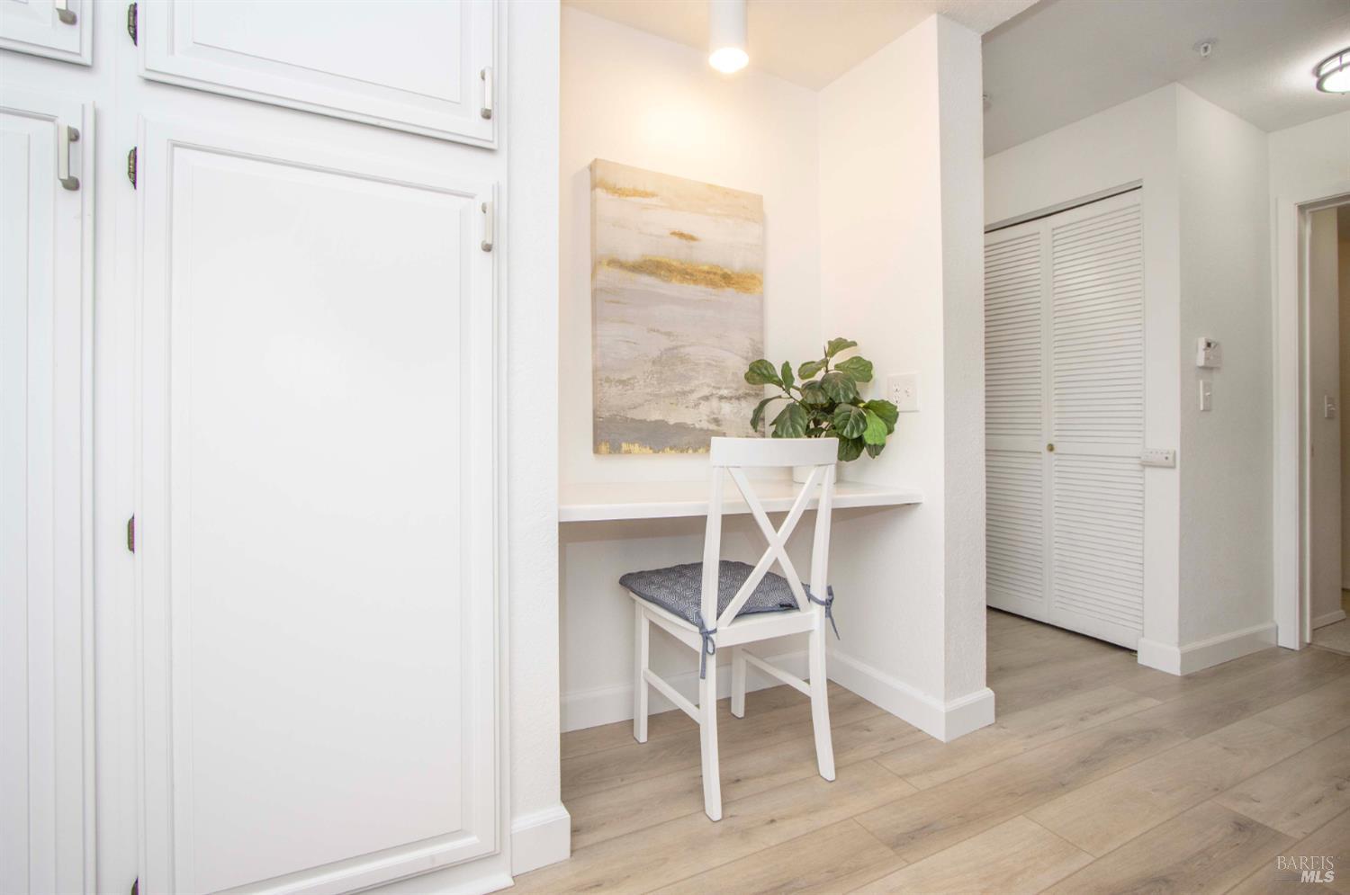 Detail Gallery Image 13 of 30 For 230 Pelican Ln, Novato,  CA 94949 - 3 Beds | 2/1 Baths