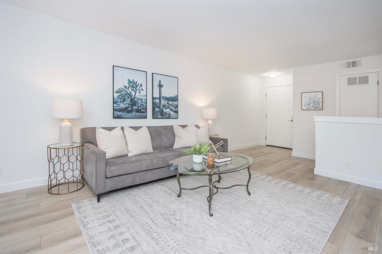 Detail Gallery Image 3 of 30 For 230 Pelican Ln, Novato,  CA 94949 - 3 Beds | 2/1 Baths