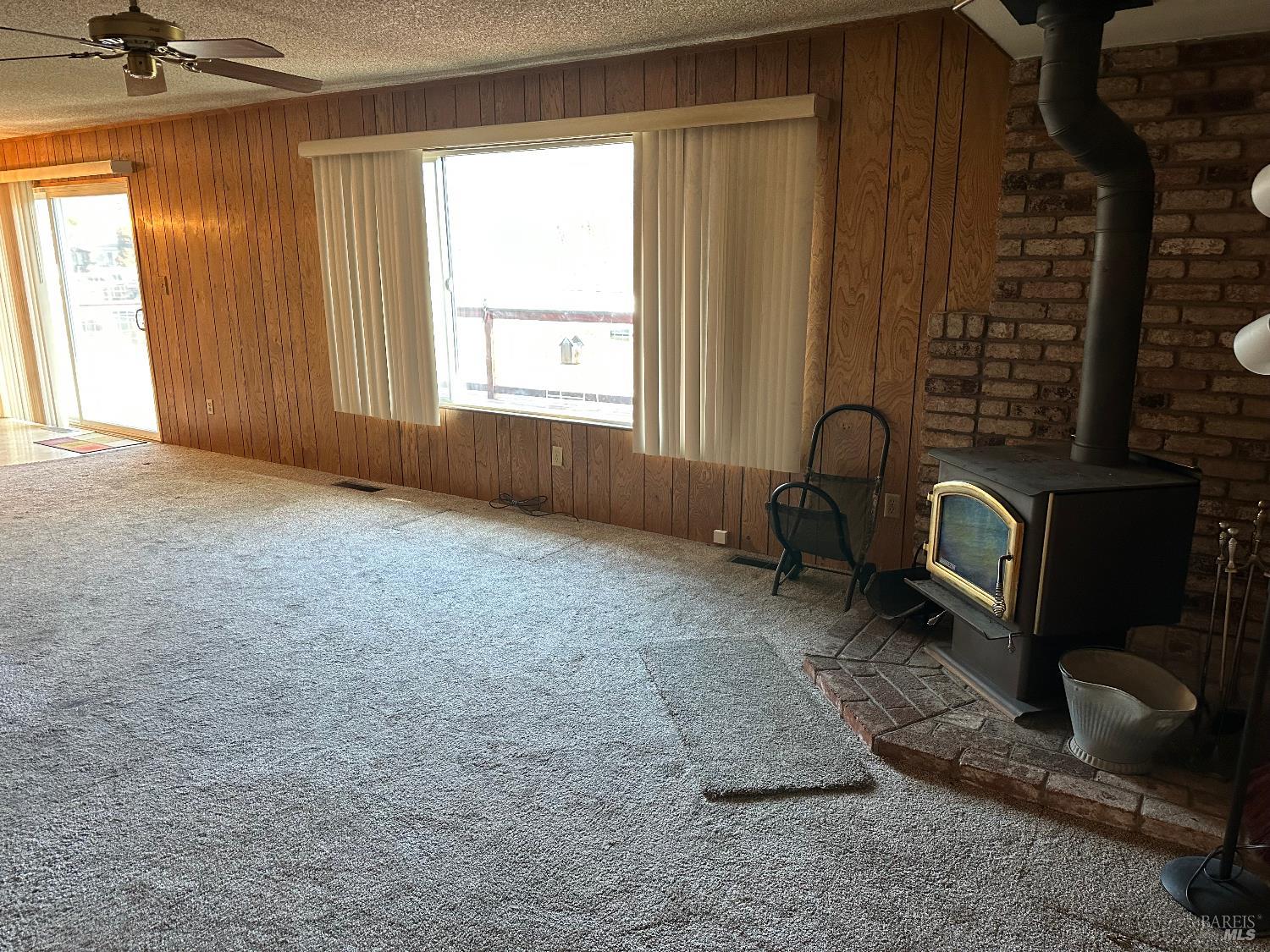 Detail Gallery Image 4 of 18 For 567 Pebble Way St, Clearlake Oaks,  CA 95423 - 3 Beds | 2 Baths