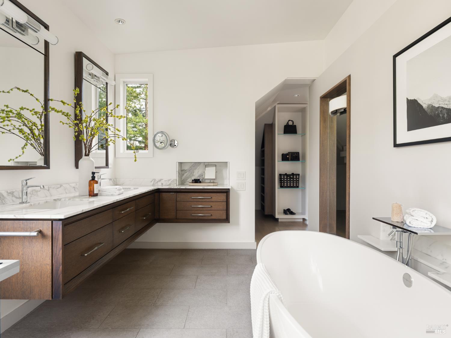 Detail Gallery Image 14 of 41 For 8 Laurel St, Mill Valley,  CA 94941 - 6 Beds | 4/1 Baths