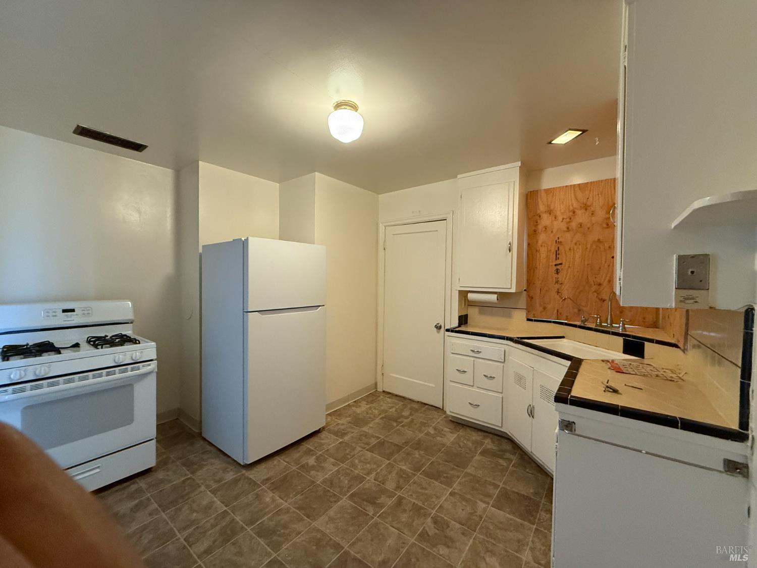 Detail Gallery Image 12 of 19 For 1035 Virginia St, Vallejo,  CA 94590 - 2 Beds | 1 Baths