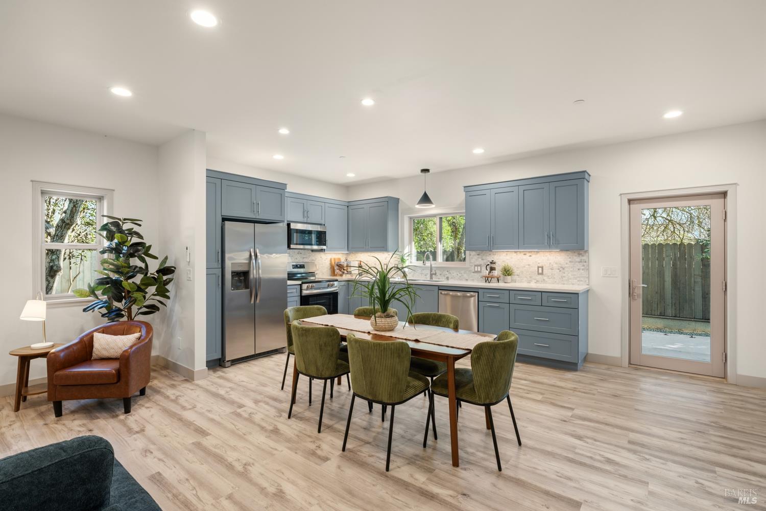 Detail Gallery Image 6 of 30 For 629 Myron St, Ukiah,  CA 95482 - 2 Beds | 2/1 Baths