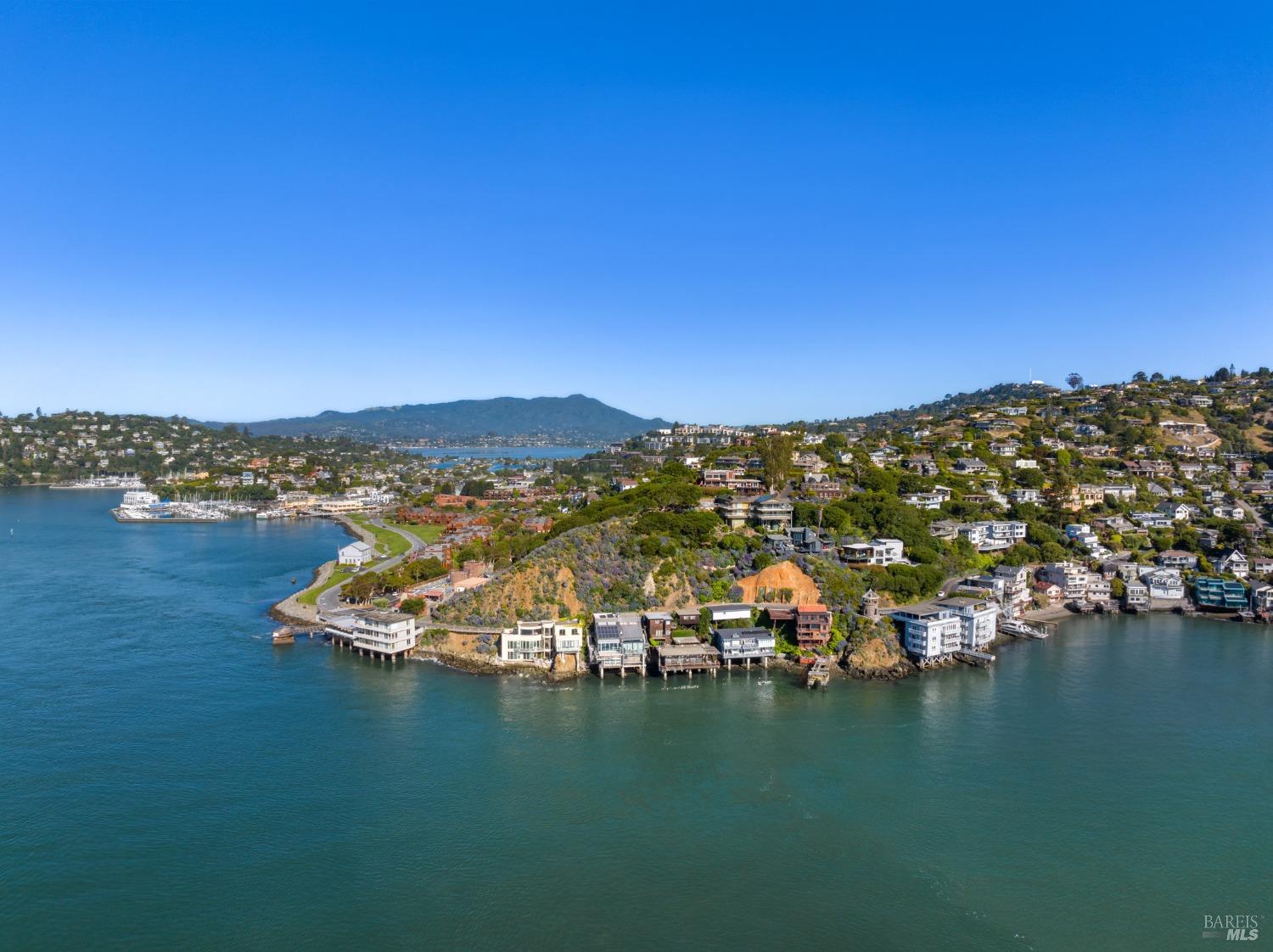 Detail Gallery Image 3 of 56 For 2002 Paradise Dr, Tiburon,  CA 94920 - – Beds | – Baths