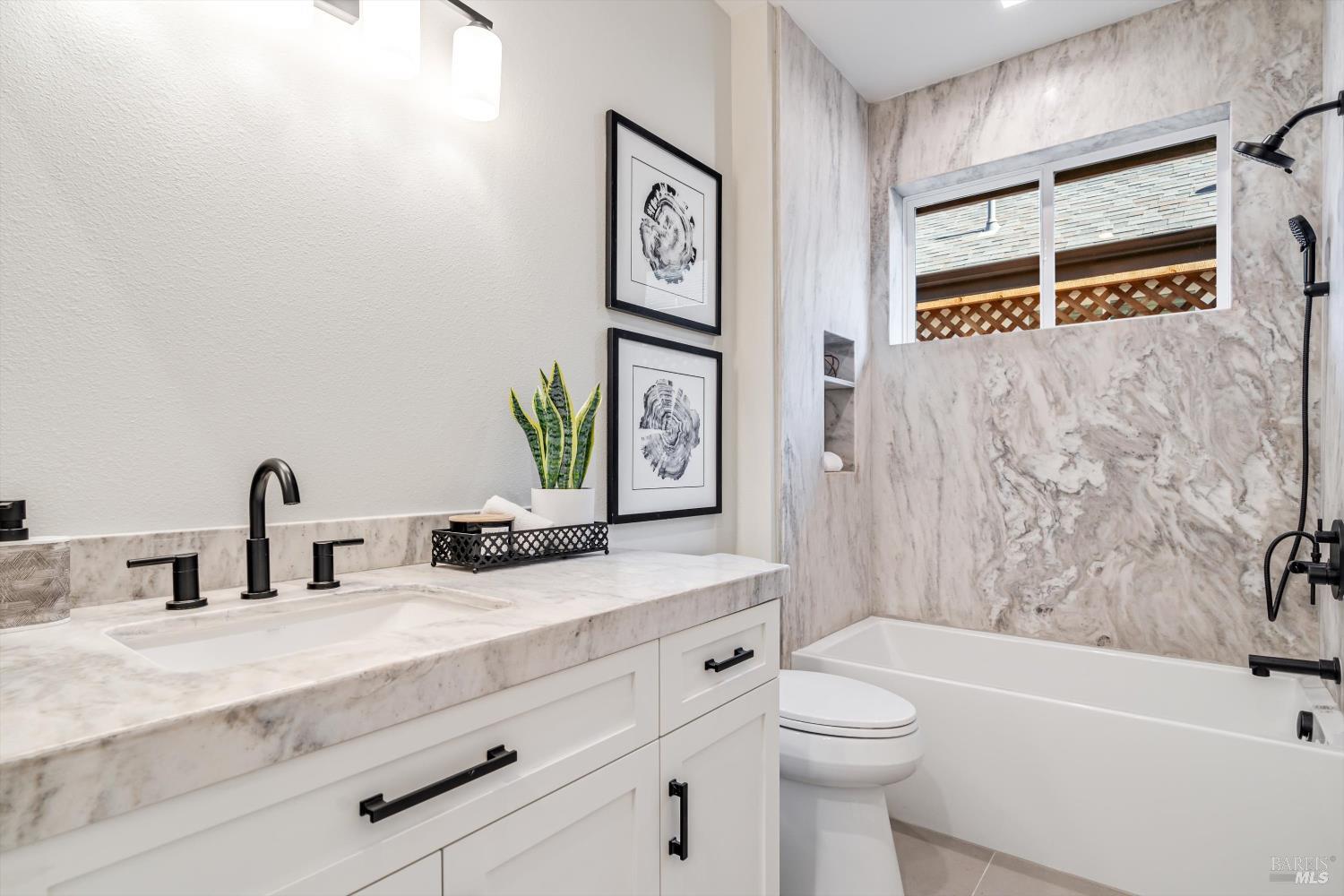 Detail Gallery Image 19 of 43 For 6516 Old Redwood -Maywood Ln Hwy, Santa Rosa,  CA 95403 - 4 Beds | 2/1 Baths