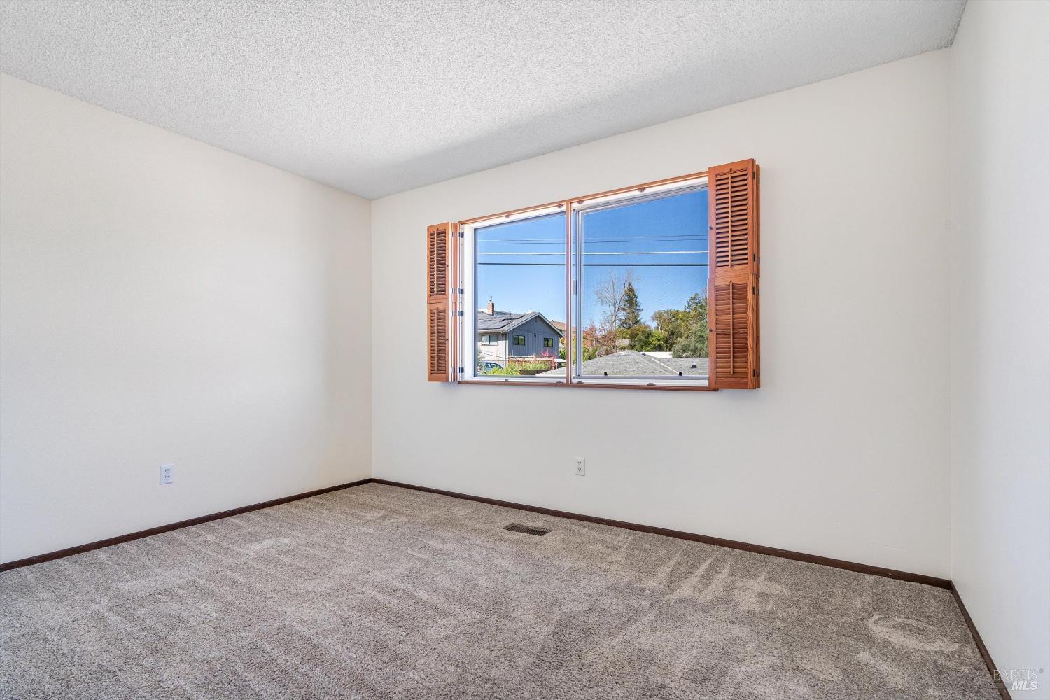 Detail Gallery Image 22 of 35 For 809 Gilardi Dr, Petaluma,  CA 94952 - 4 Beds | 2 Baths