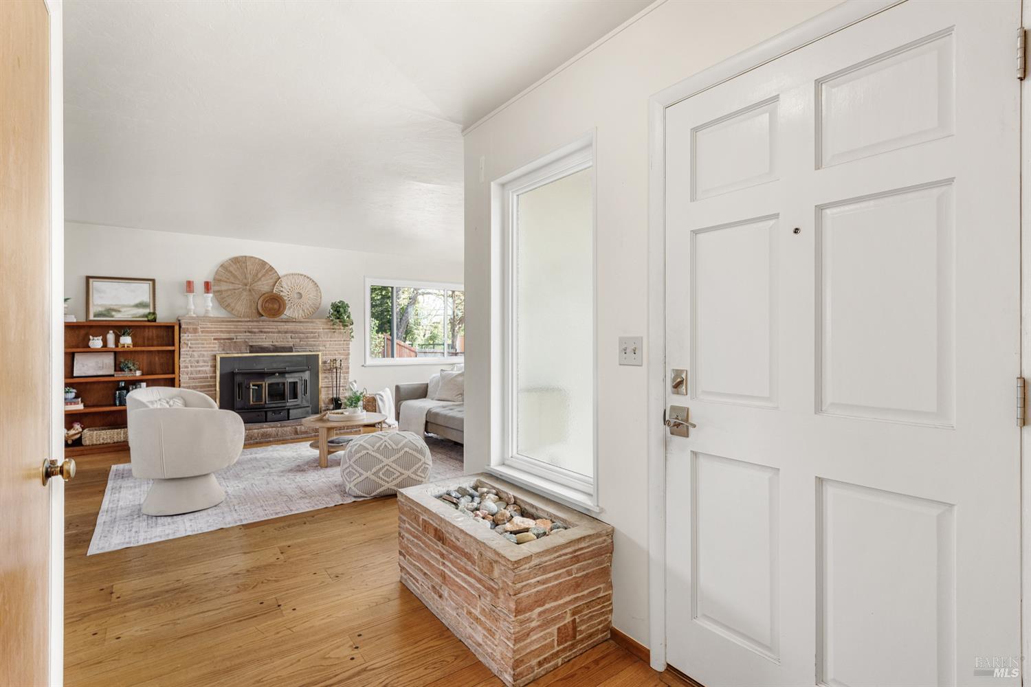 Detail Gallery Image 4 of 43 For 2241 Marsh Rd, Santa Rosa,  CA 95403 - 3 Beds | 1/1 Baths