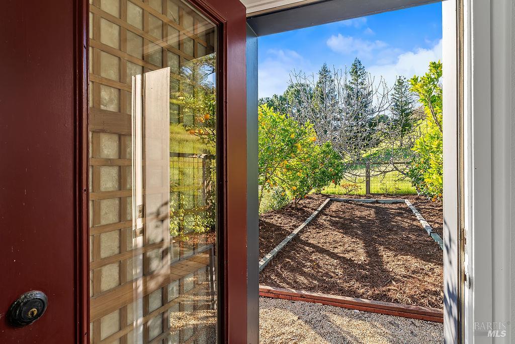 Detail Gallery Image 38 of 55 For 23121 Vineyard Rd, Geyserville,  CA 95441 - 3 Beds | 2 Baths
