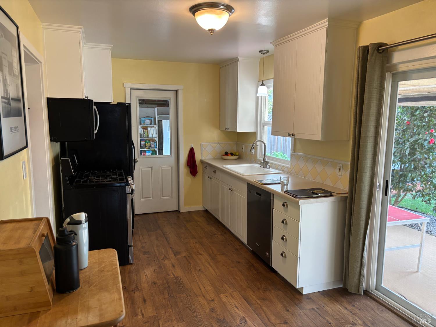 Detail Gallery Image 10 of 25 For 2029 Albany Dr, Santa Rosa,  CA 95401 - 3 Beds | 1 Baths