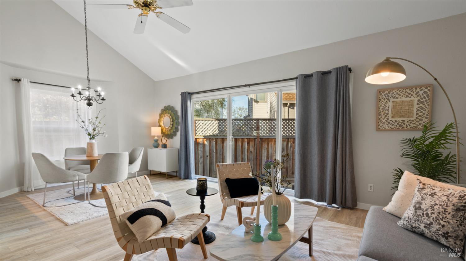 Detail Gallery Image 9 of 16 For 8 Bay Tree Ct, Cotati,  CA 94931 - 2 Beds | 2 Baths