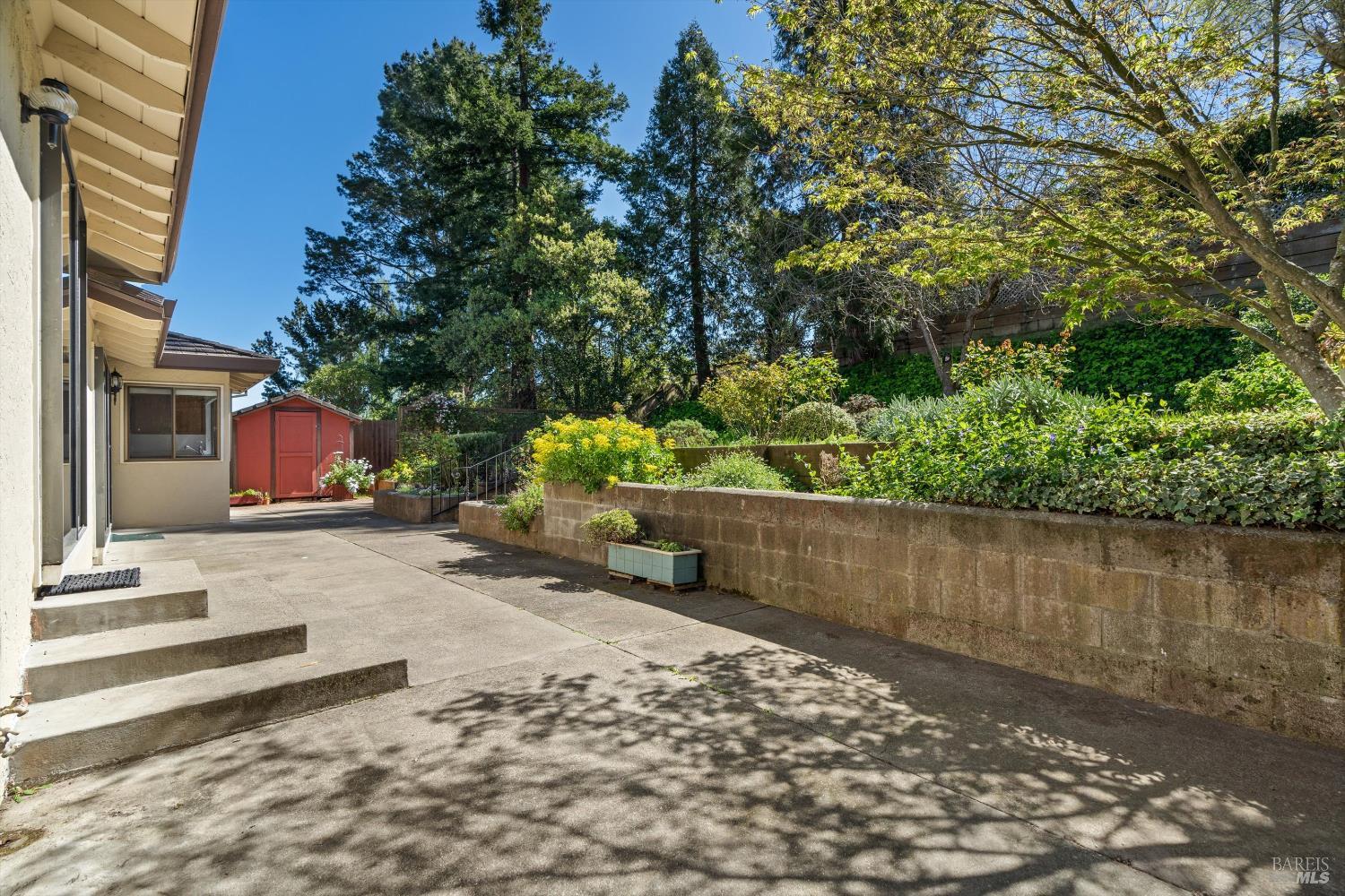 Detail Gallery Image 24 of 35 For 809 Gilardi Dr, Petaluma,  CA 94952 - 4 Beds | 2 Baths