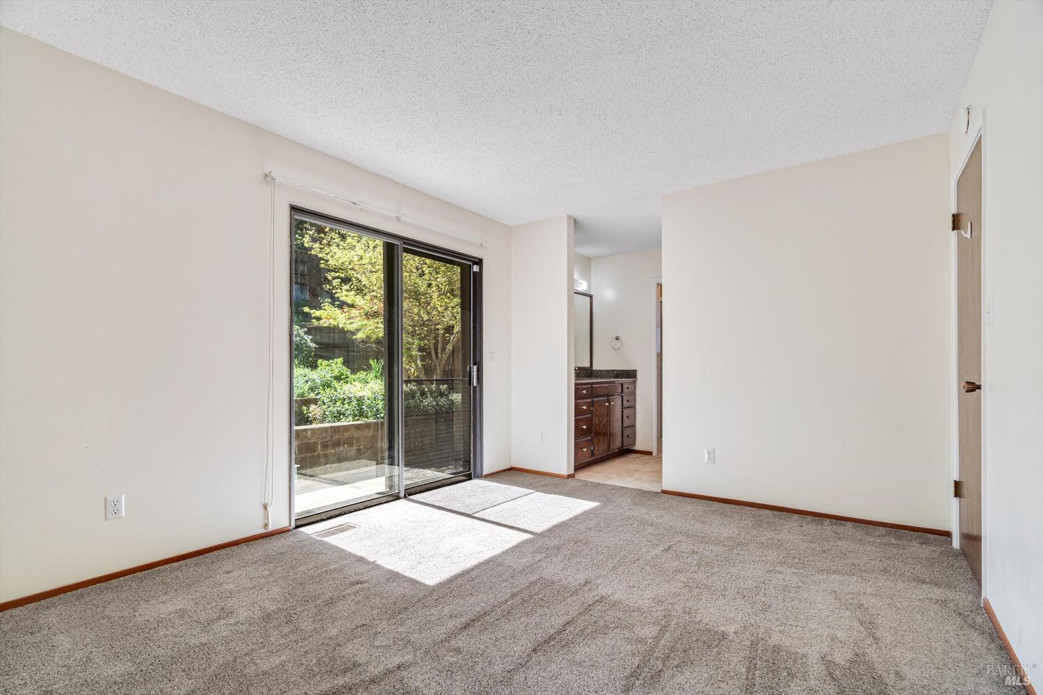 Detail Gallery Image 14 of 35 For 809 Gilardi Dr, Petaluma,  CA 94952 - 4 Beds | 2 Baths