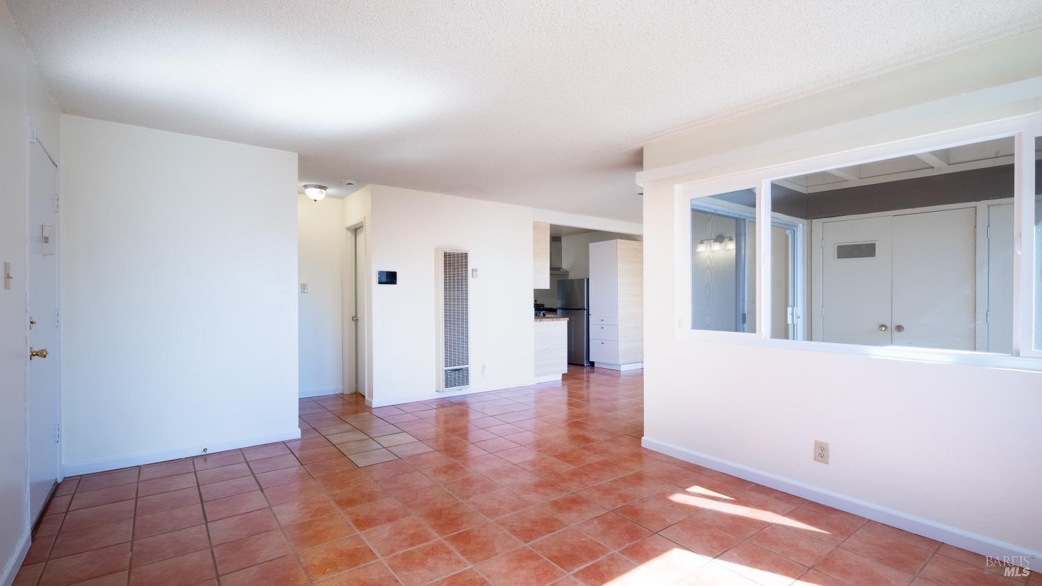 Detail Gallery Image 6 of 19 For 355 Parkview Ter #B7,  Vallejo,  CA 94589 - 1 Beds | 1 Baths