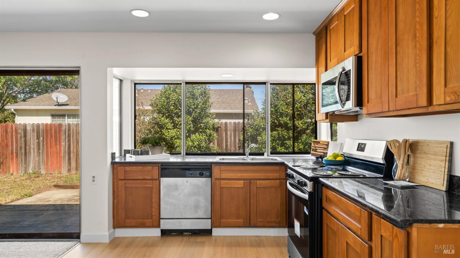 Detail Gallery Image 8 of 36 For 1312 Sutter Ct, Fairfield,  CA 94533 - 3 Beds | 2 Baths