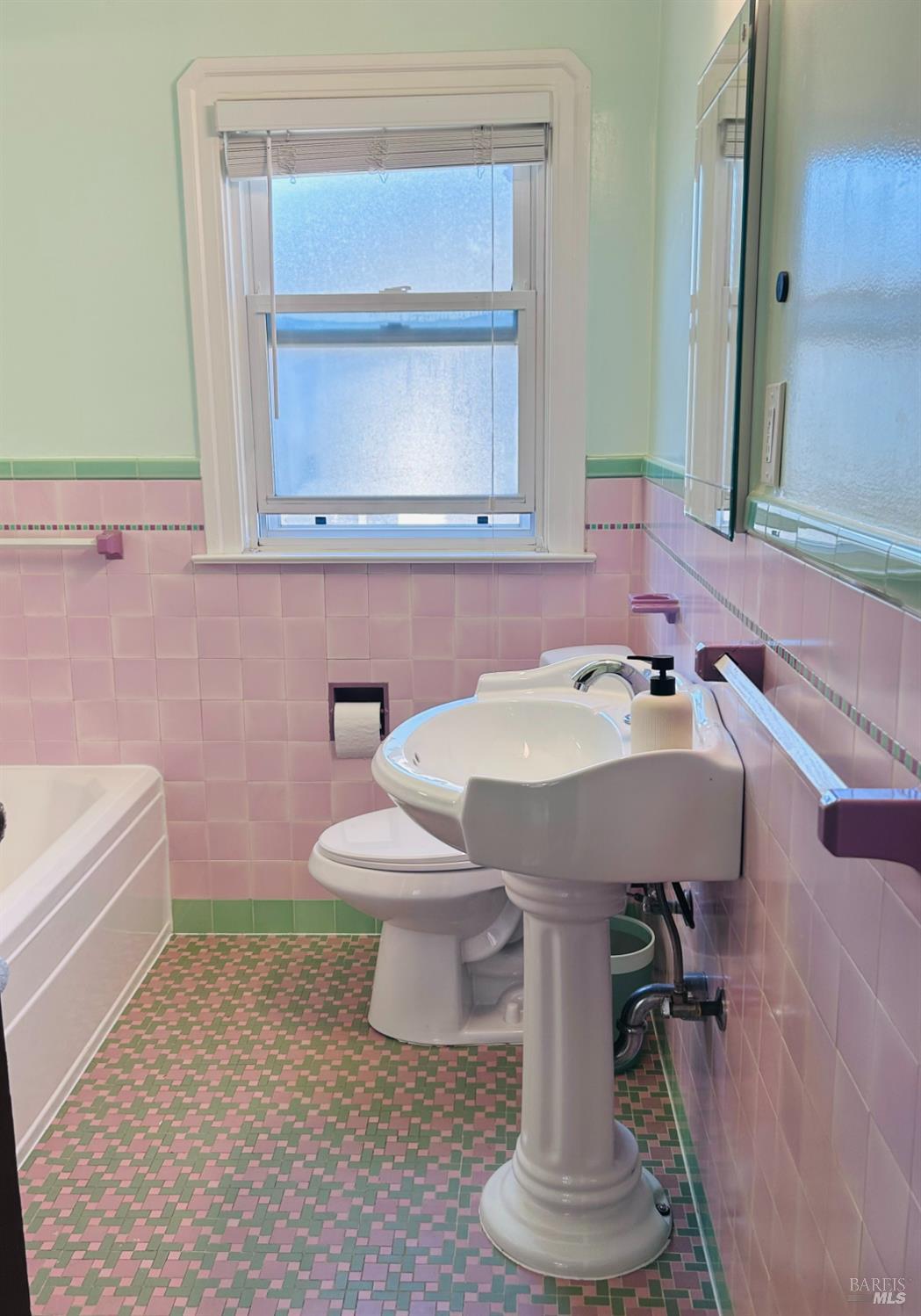 Detail Gallery Image 17 of 33 For 729 1st St, Rodeo,  CA 94572 - 3 Beds | 2 Baths