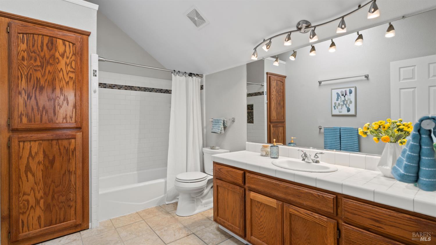 Detail Gallery Image 14 of 16 For 8 Bay Tree Ct, Cotati,  CA 94931 - 2 Beds | 2 Baths