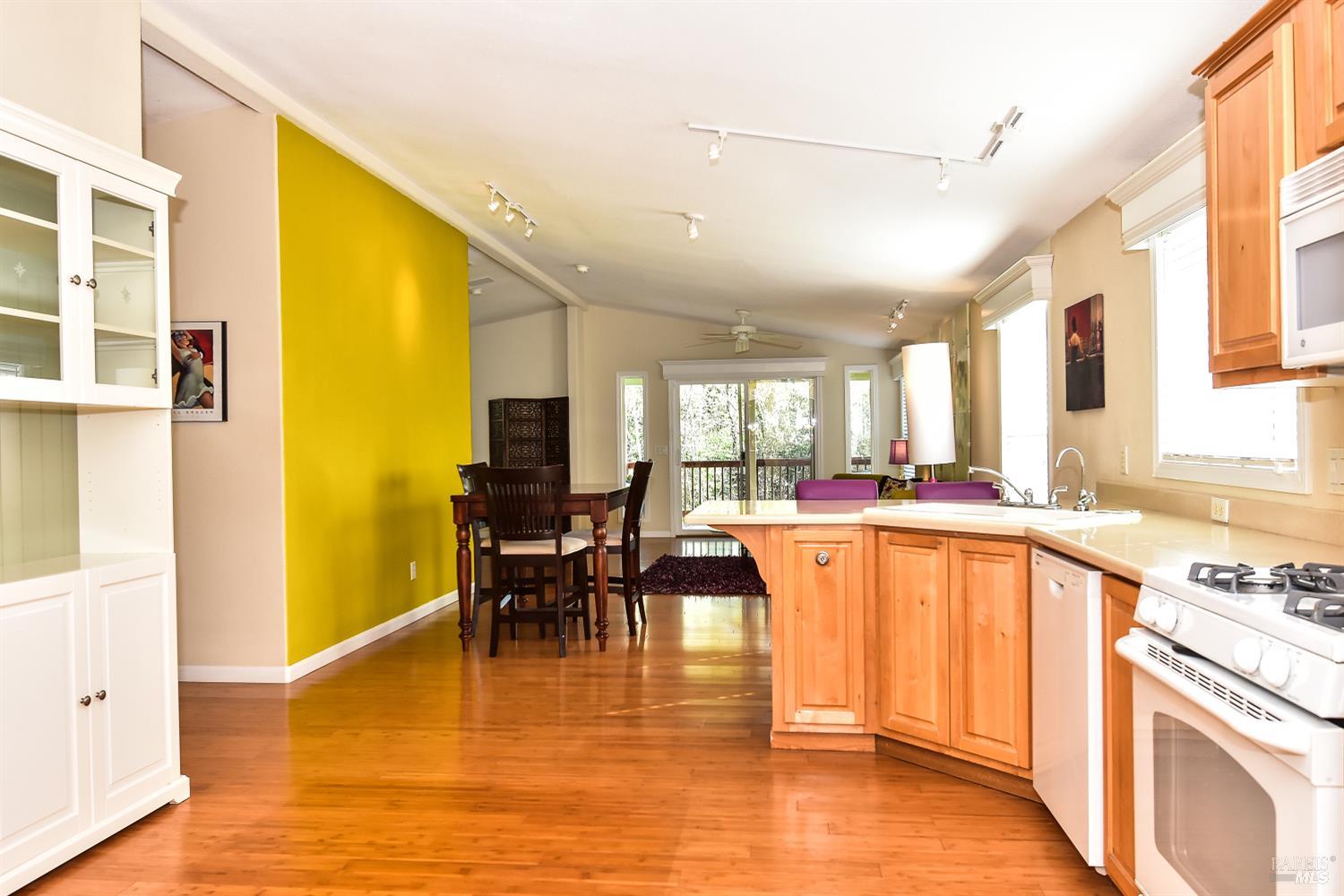 Detail Gallery Image 12 of 39 For 45 International Blvd, Sonoma,  CA 95476 - 2 Beds | 2 Baths