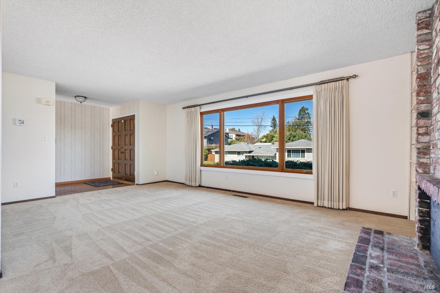 Detail Gallery Image 5 of 35 For 809 Gilardi Dr, Petaluma,  CA 94952 - 4 Beds | 2 Baths