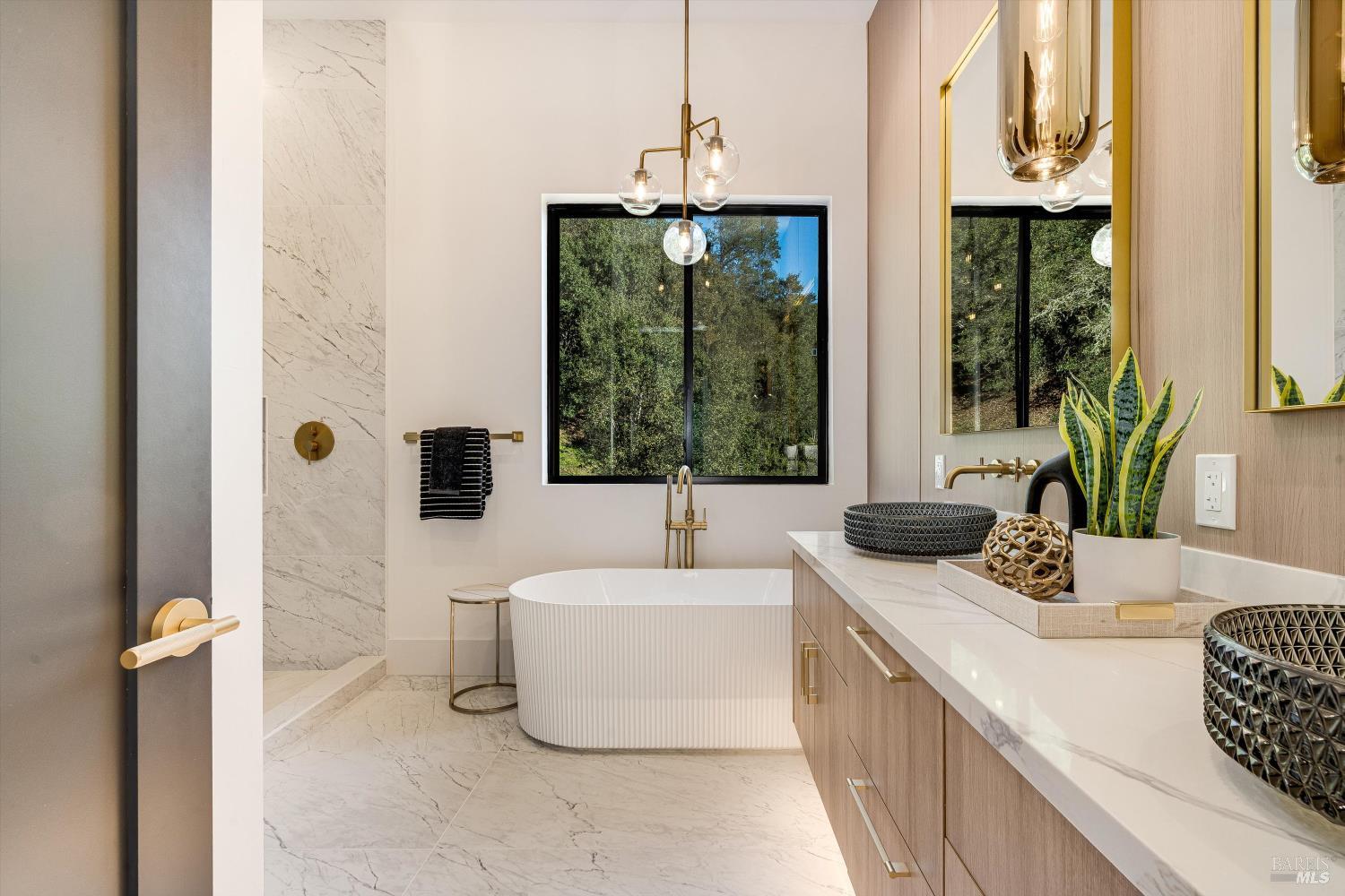 Detail Gallery Image 72 of 99 For 1580 Clear Ridge Dr, Healdsburg,  CA 95448 - 4 Beds | 4/1 Baths